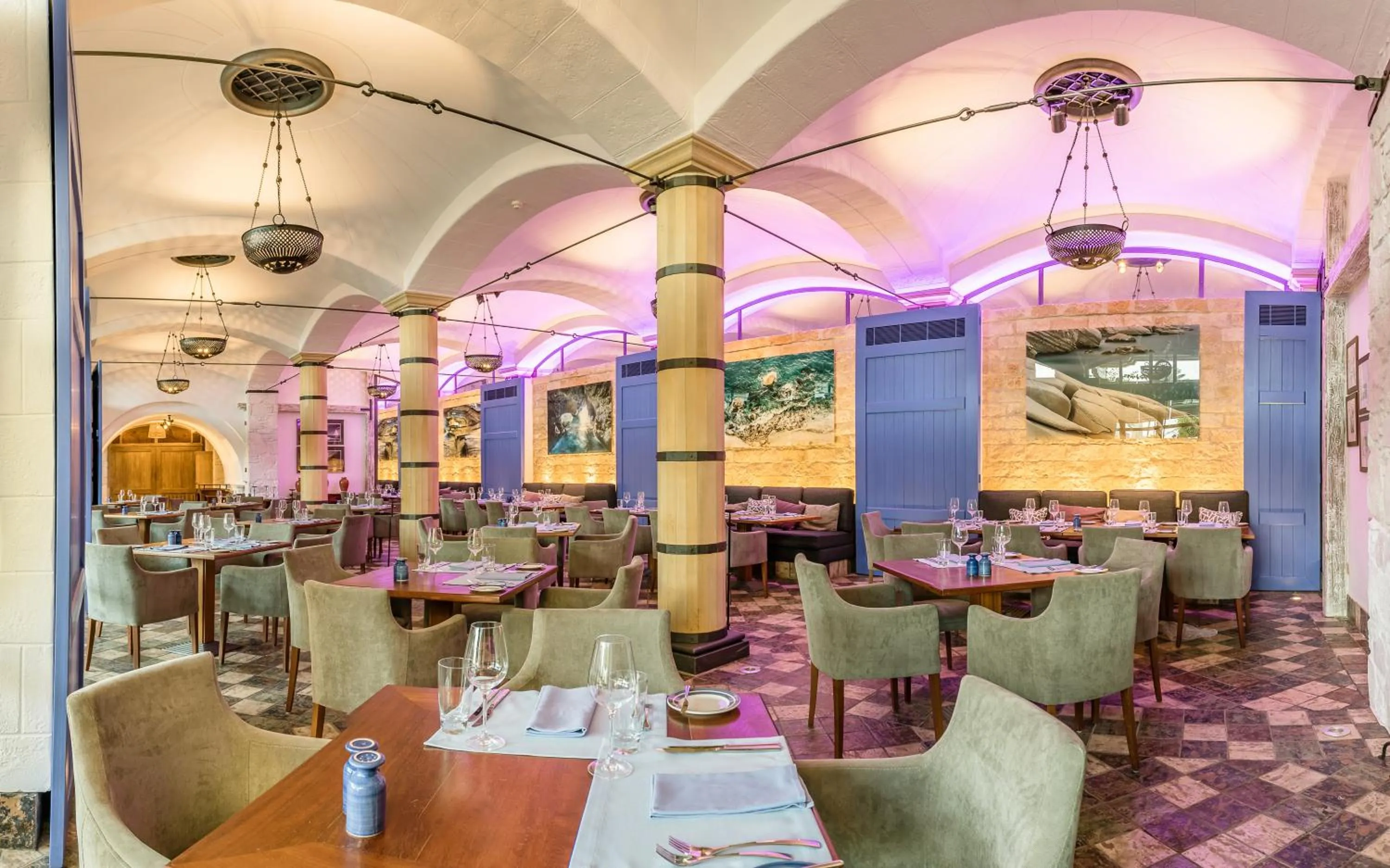 Restaurant/places to eat in Columbia Beach Resort