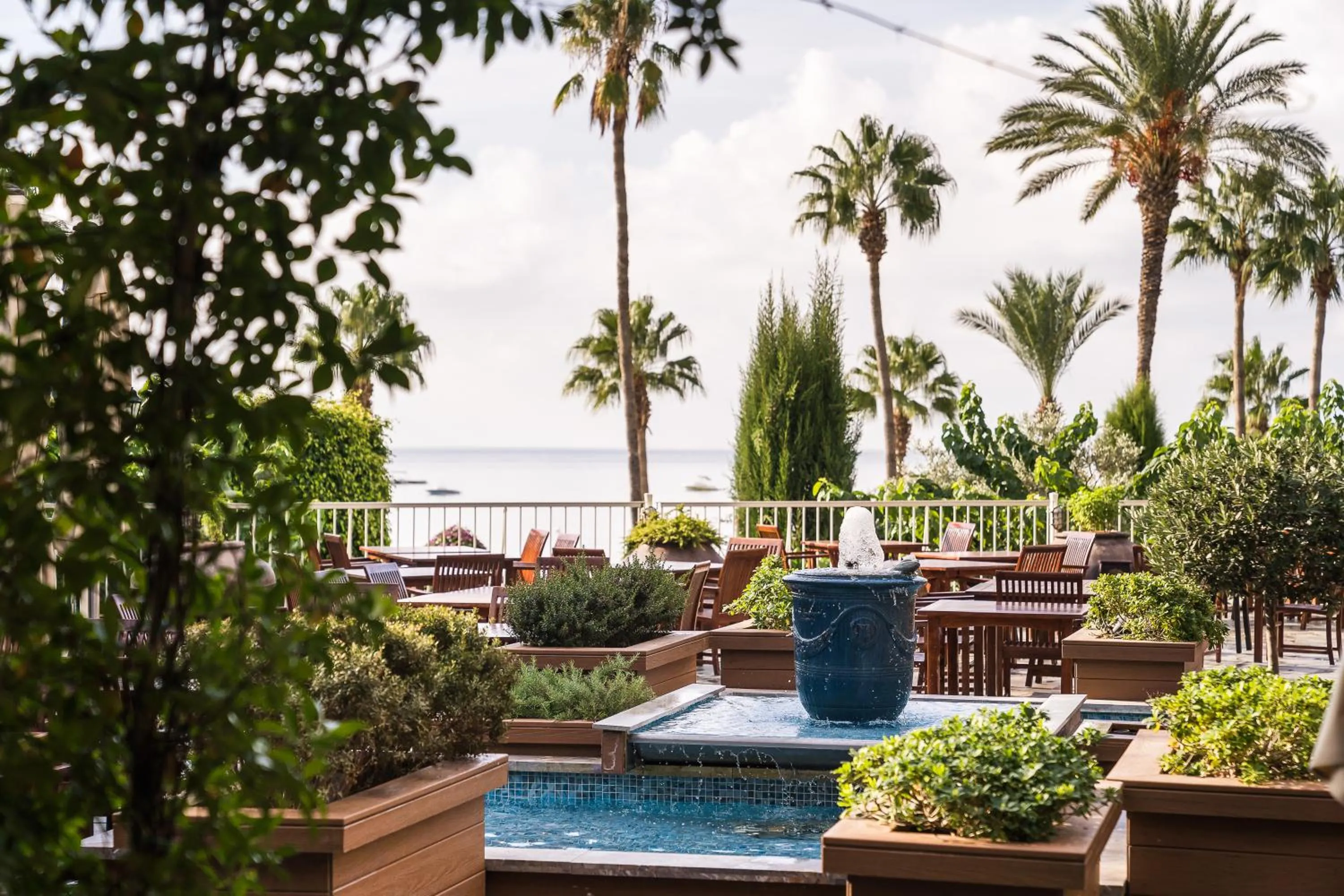 Restaurant/places to eat in Columbia Beach Resort