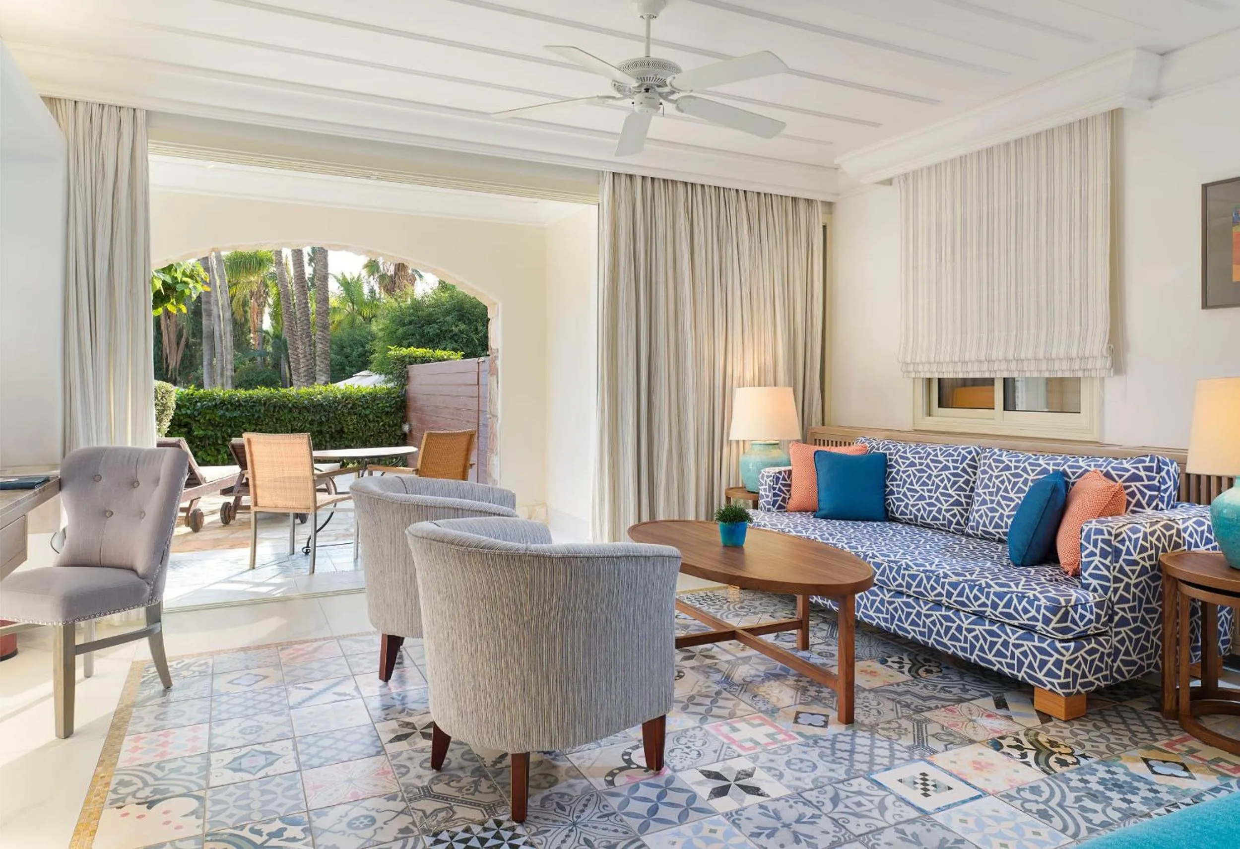 Seating area in Columbia Beach Resort