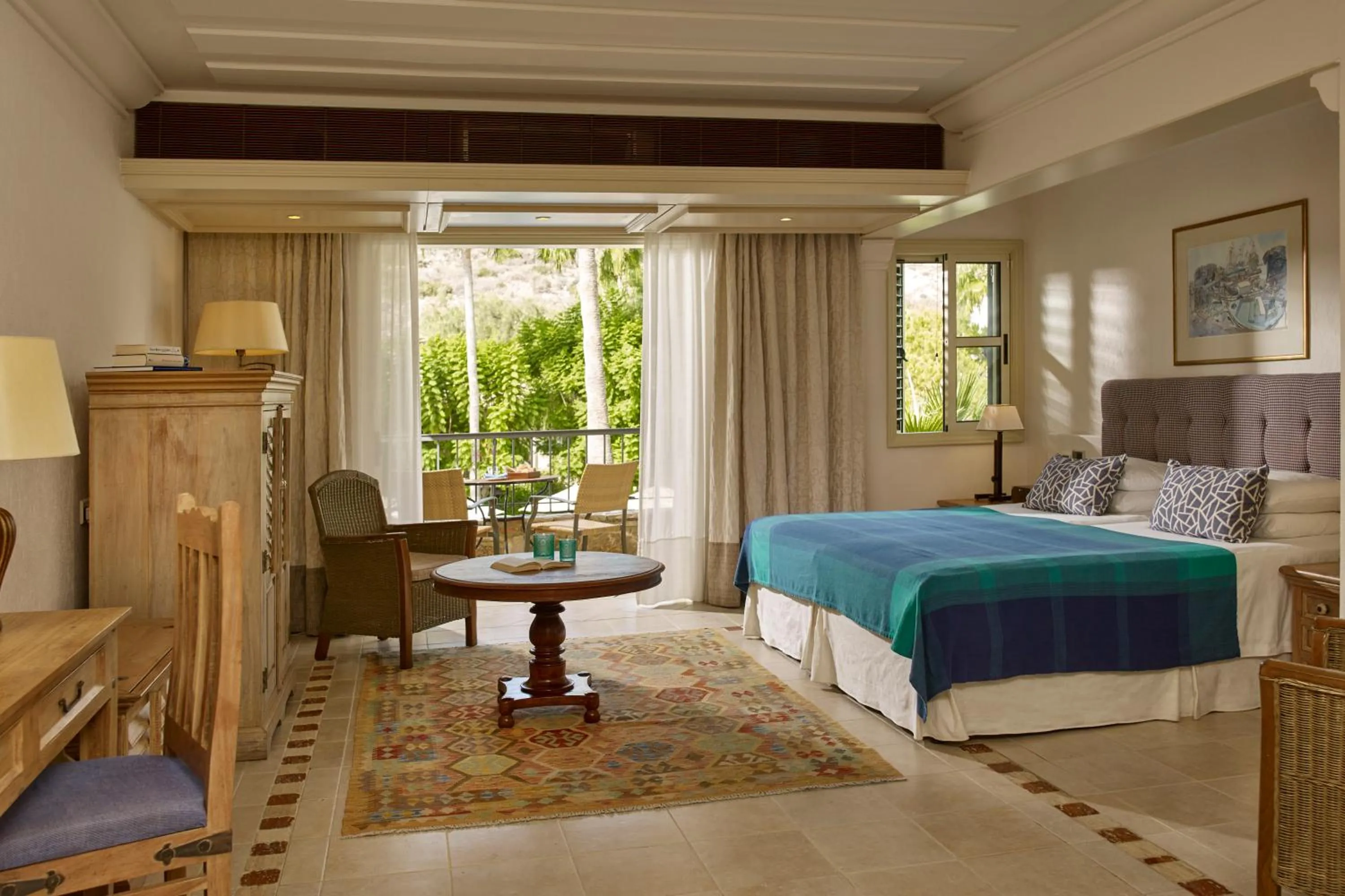 Photo of the whole room, Bed in Columbia Beach Resort