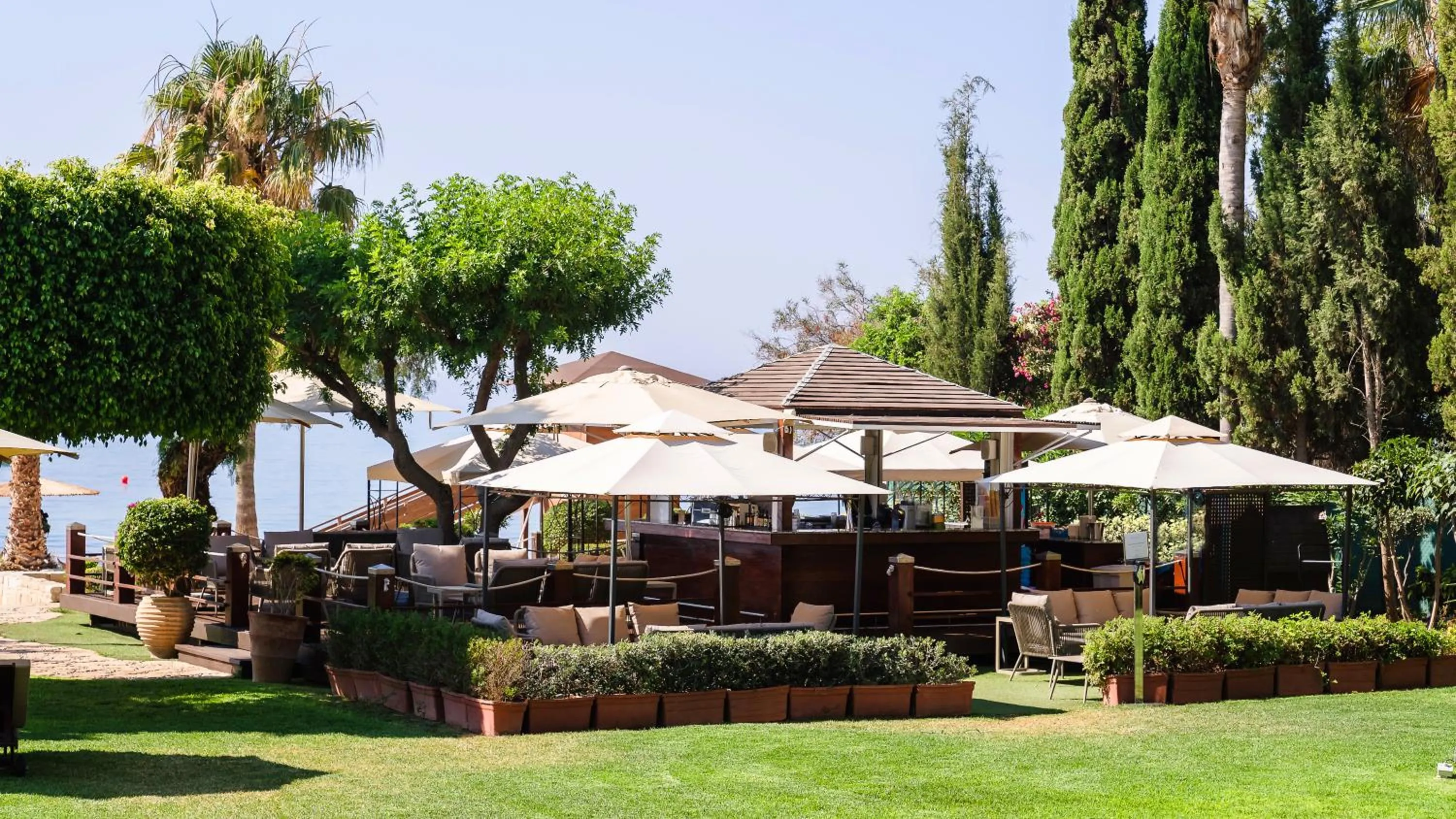 Restaurant/places to eat in Columbia Beach Resort