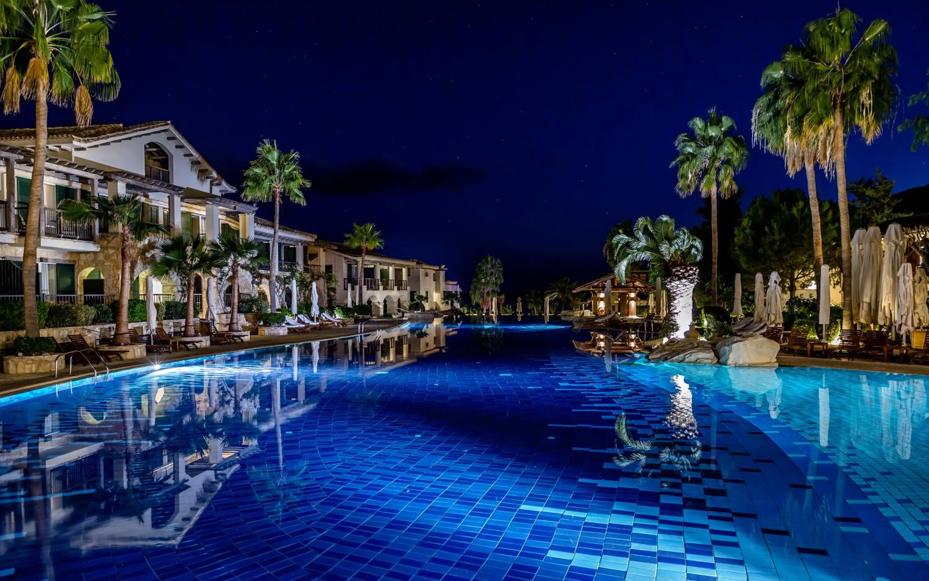 Pool view in Columbia Beach Resort