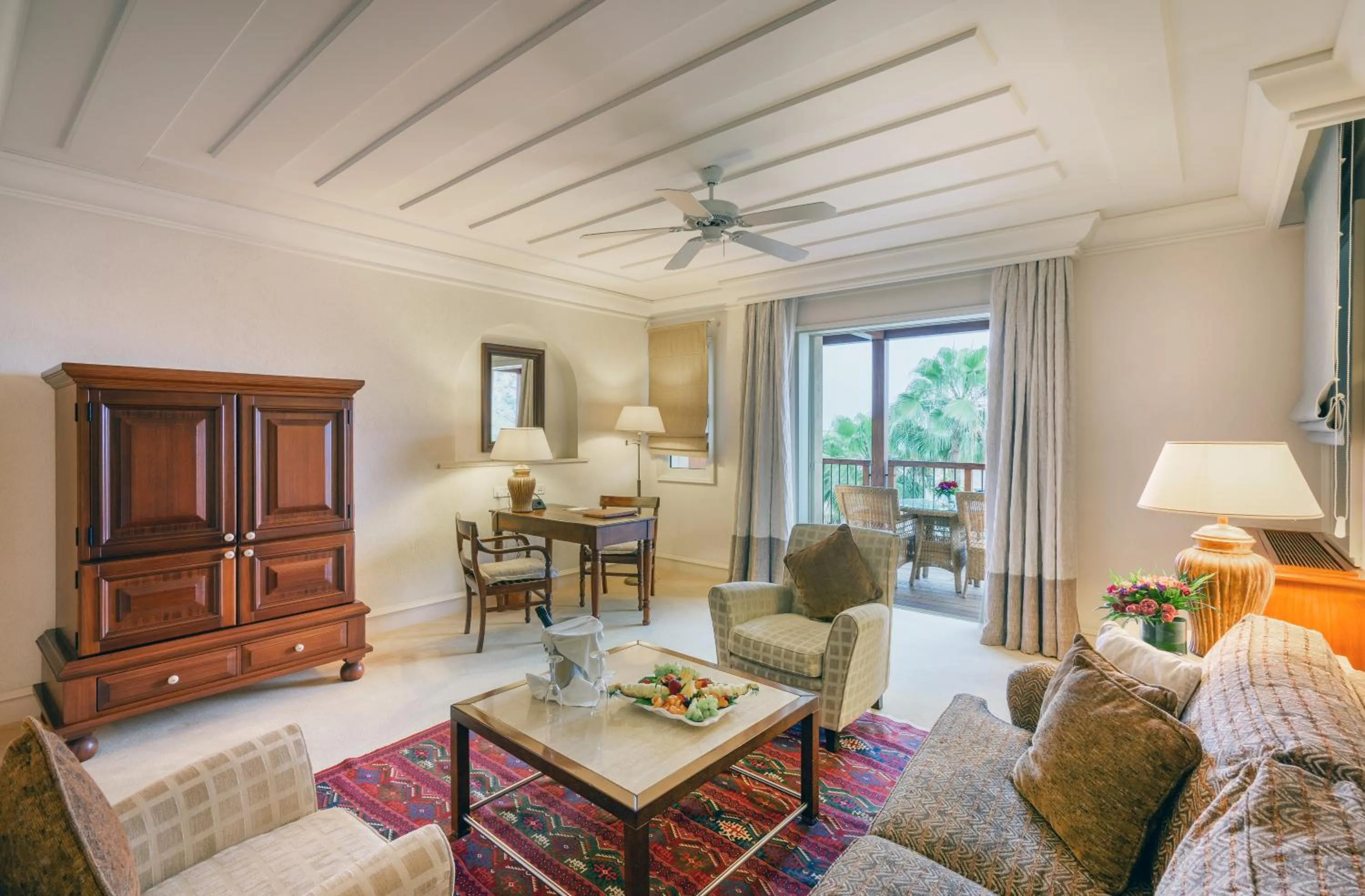 Seating area in Columbia Beach Resort