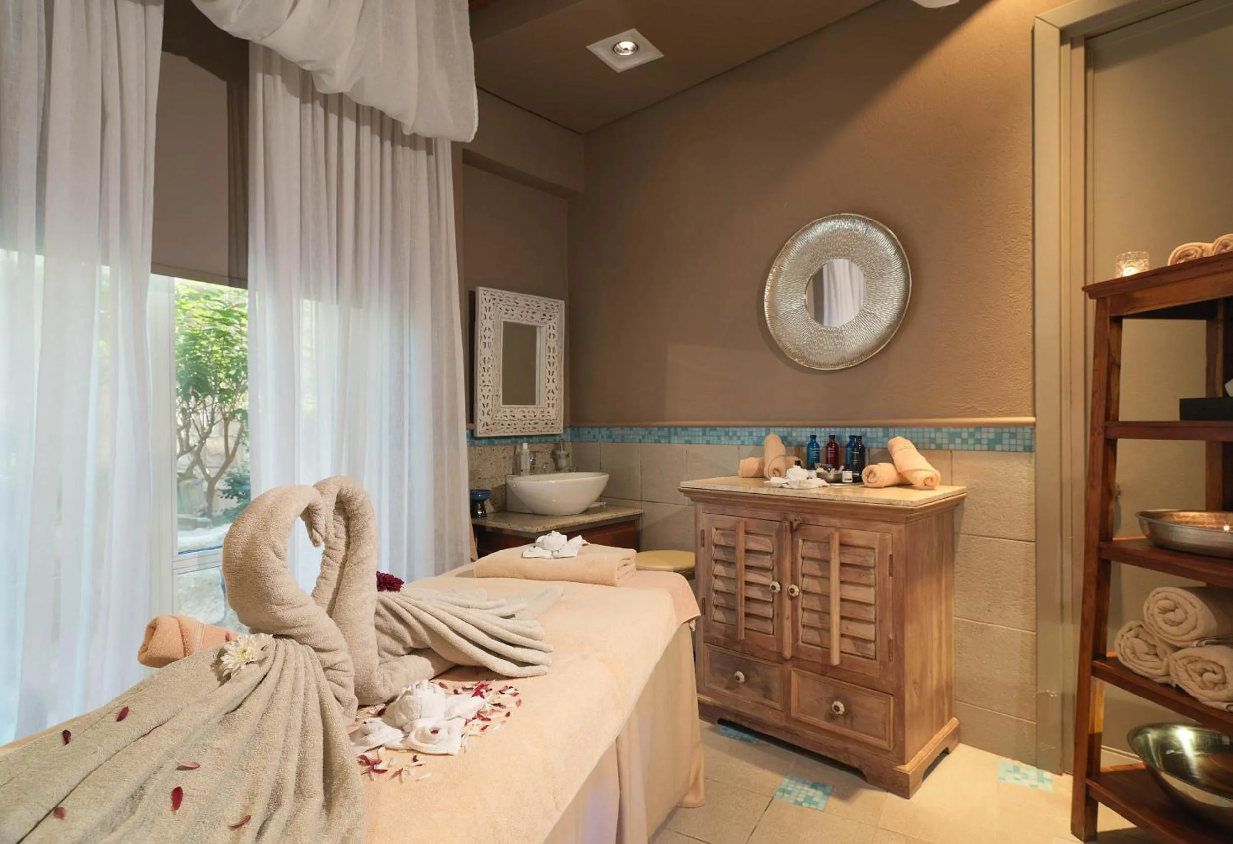 Massage in Columbia Beach Resort