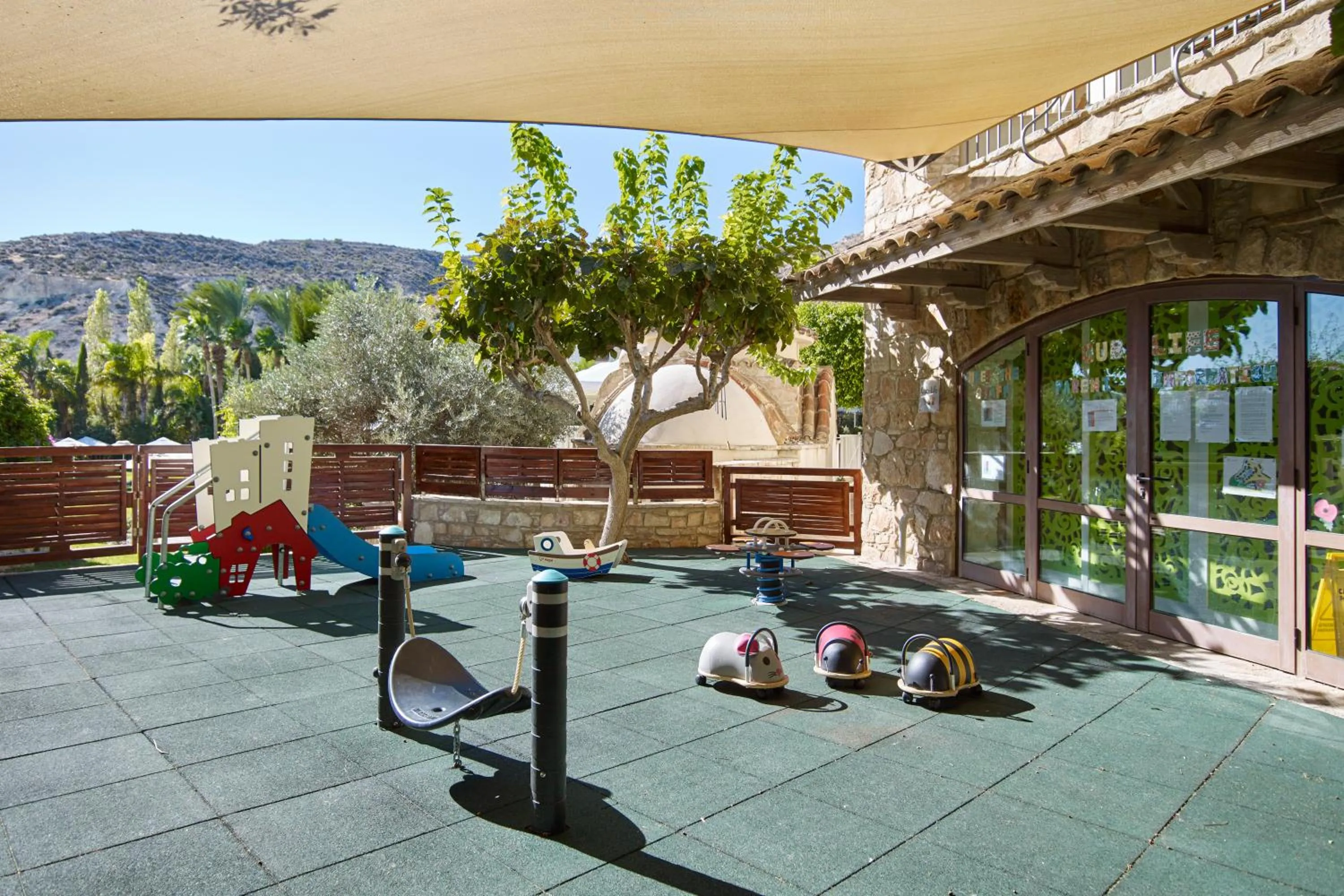 young children in Columbia Beach Resort