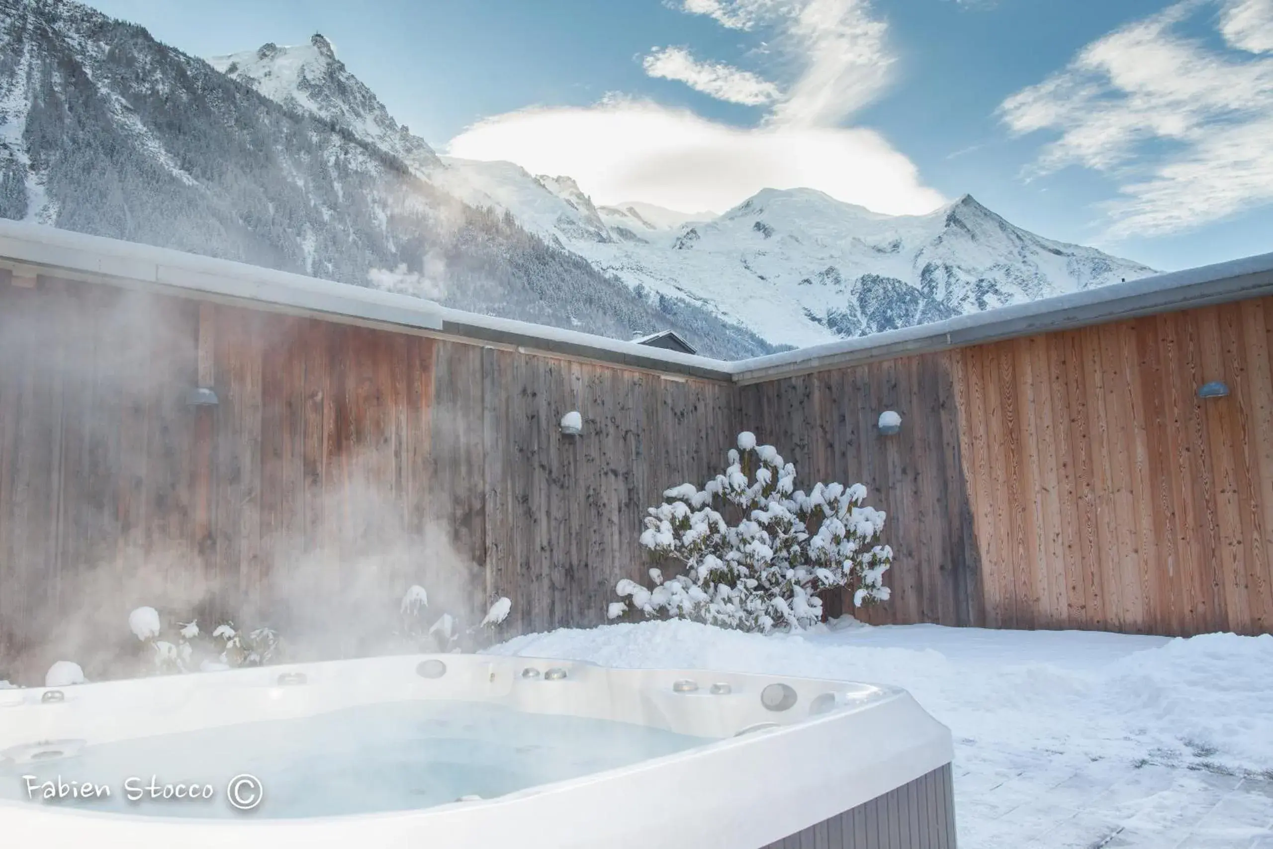 Apartment Au Bon Coin - Luxury Chamonix Hidden Haven, Mont Blanc view, Hot Tub and Garden Apartment Au Bon Coin - Luxury Chamonix Hidden Haven, Mont Blanc view, Hot Tub and Garden