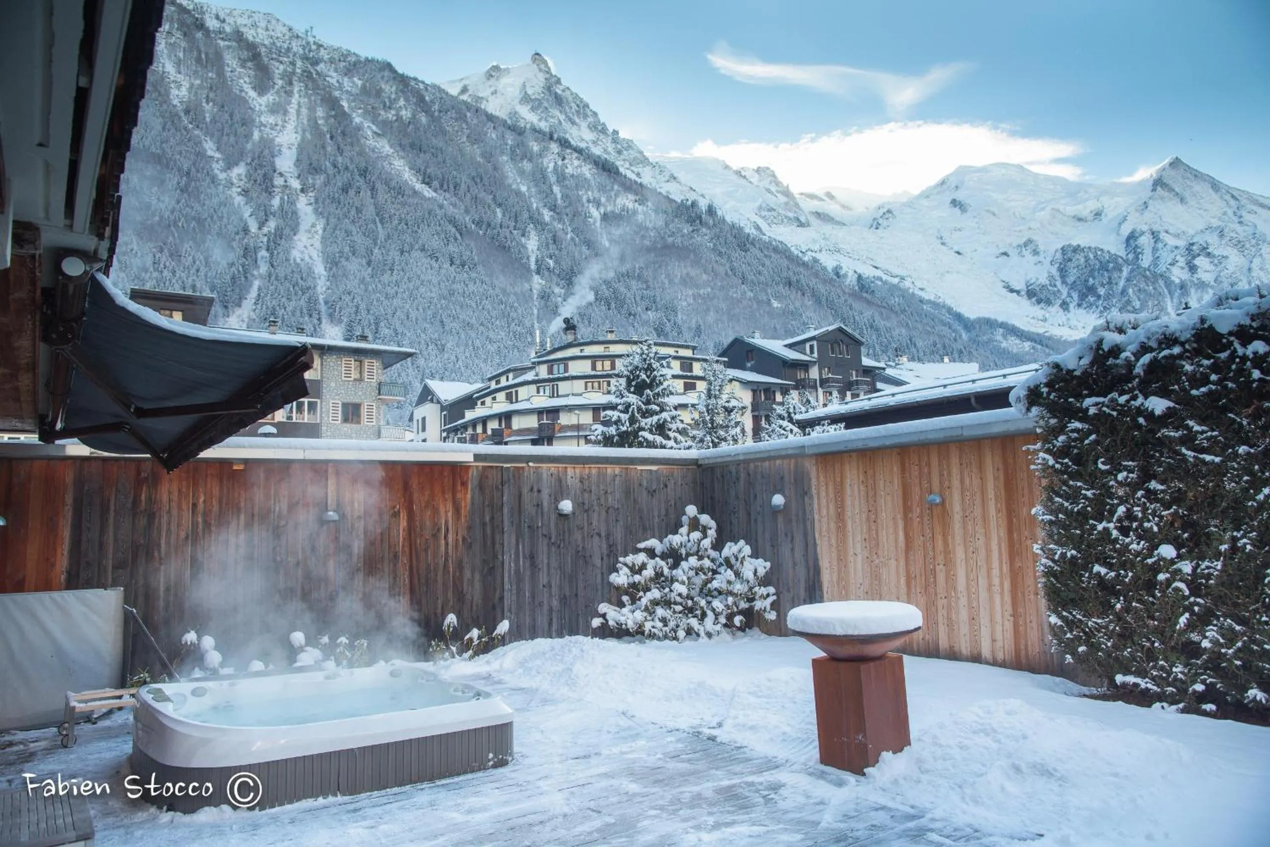 Apartment Au Bon Coin - Luxury Chamonix Hidden Haven, Mont Blanc view, Hot Tub and Garden