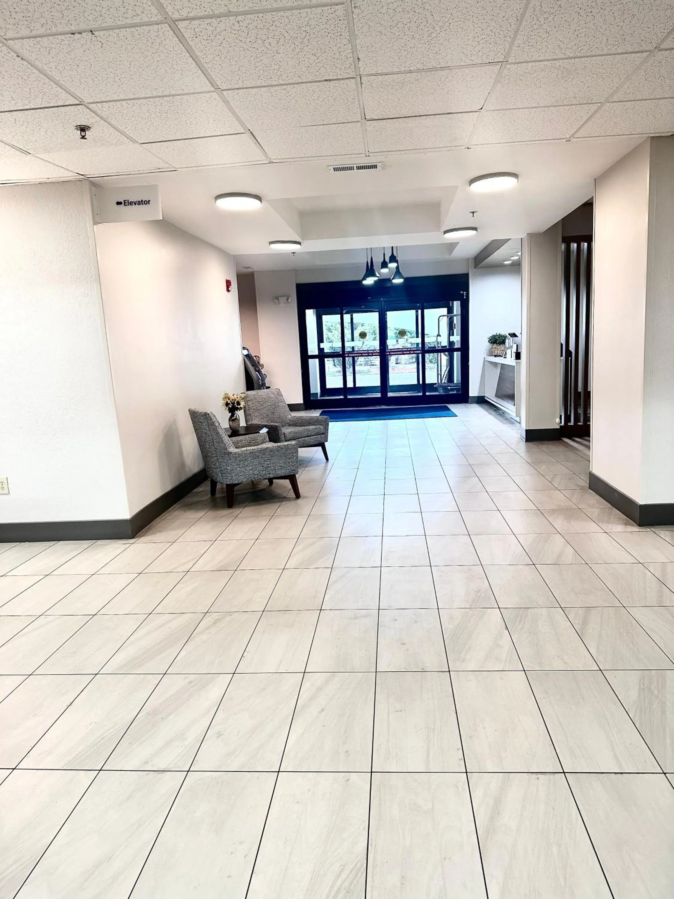 Lobby or reception in Holiday Inn Express Hotel & Suites Hinesville by IHG