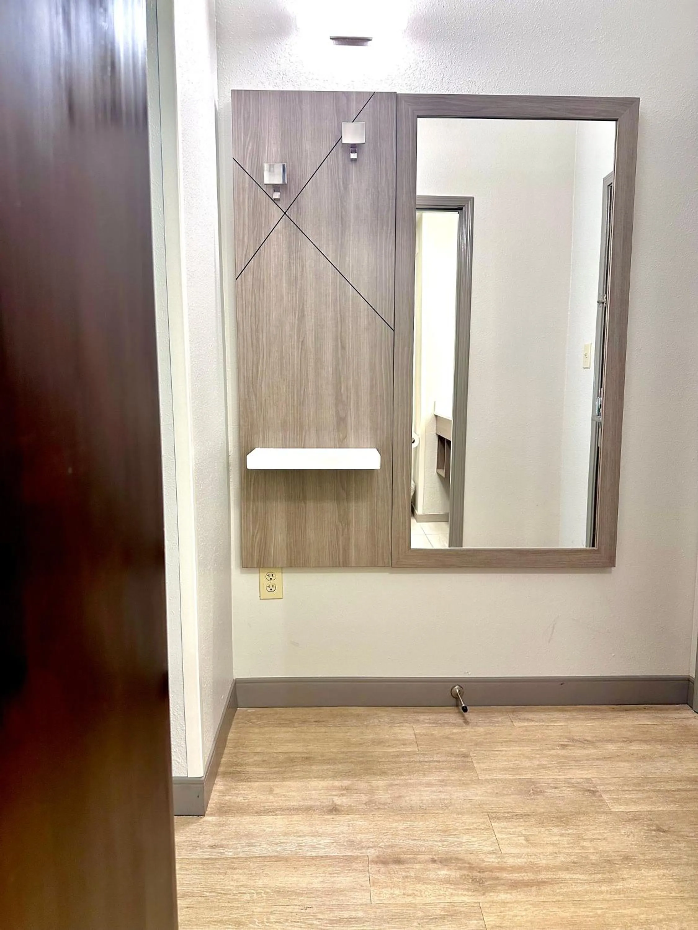 Bedroom in Holiday Inn Express Hotel & Suites Hinesville by IHG