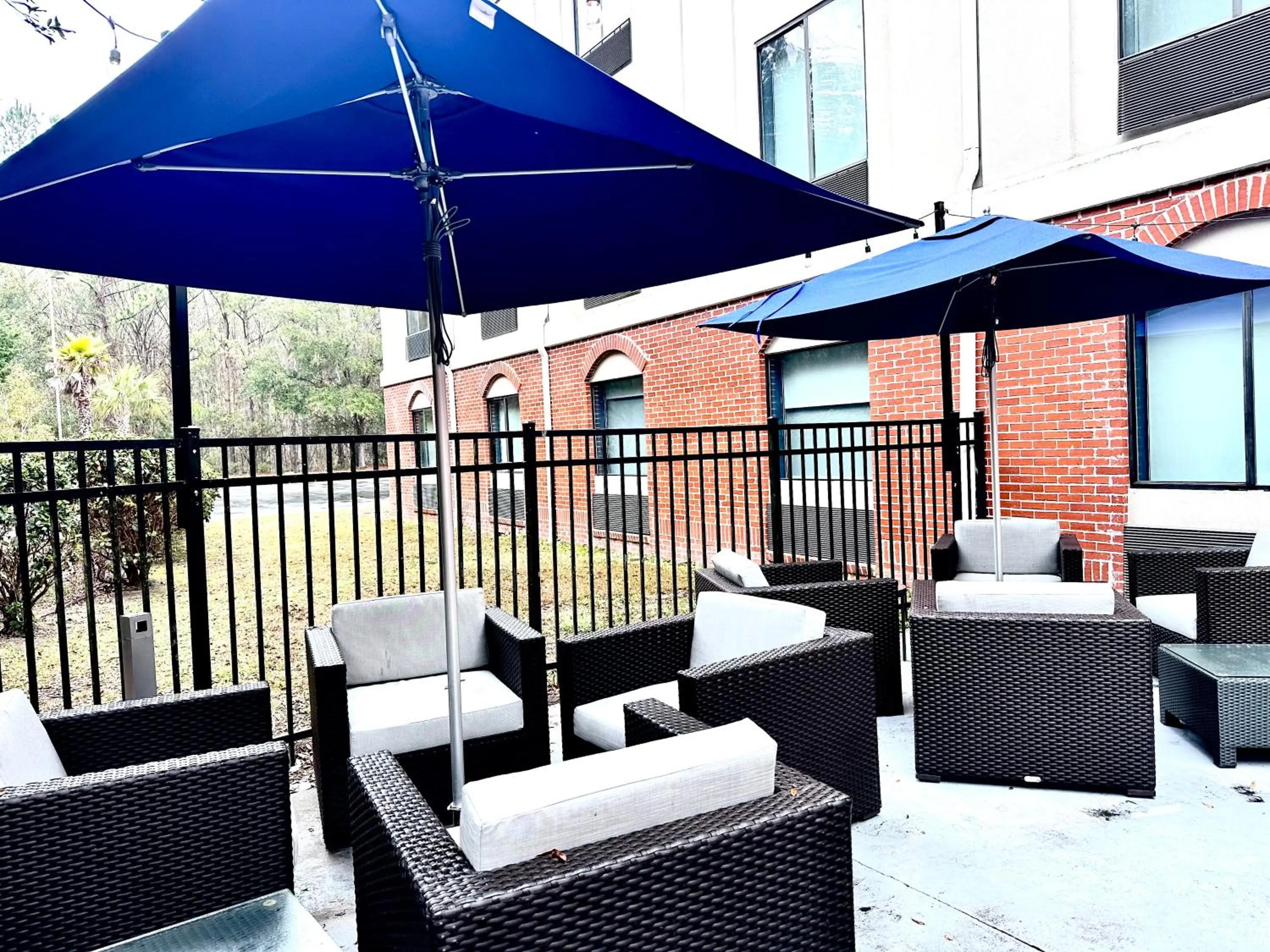 Patio in Holiday Inn Express Hotel & Suites Hinesville by IHG