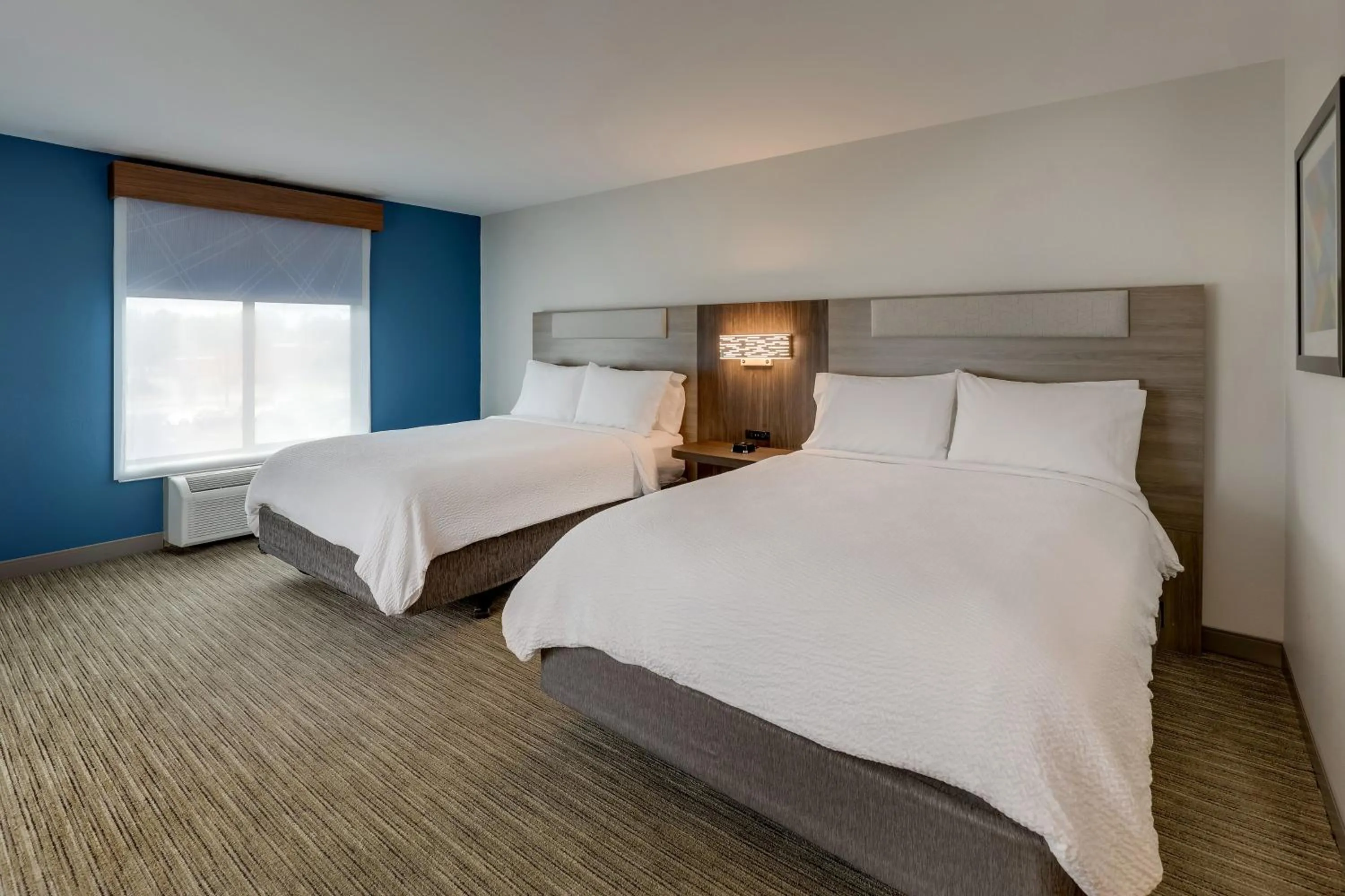 Photo of the whole room, Bed in Holiday Inn Express Hotel & Suites Hinesville by IHG