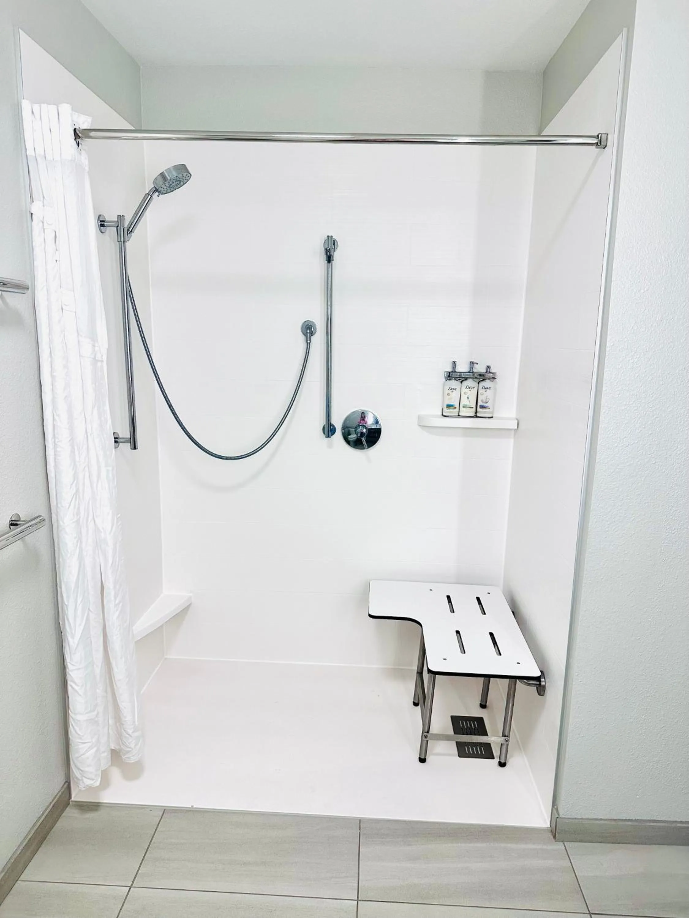 Shower in Holiday Inn Express Hotel & Suites Hinesville by IHG