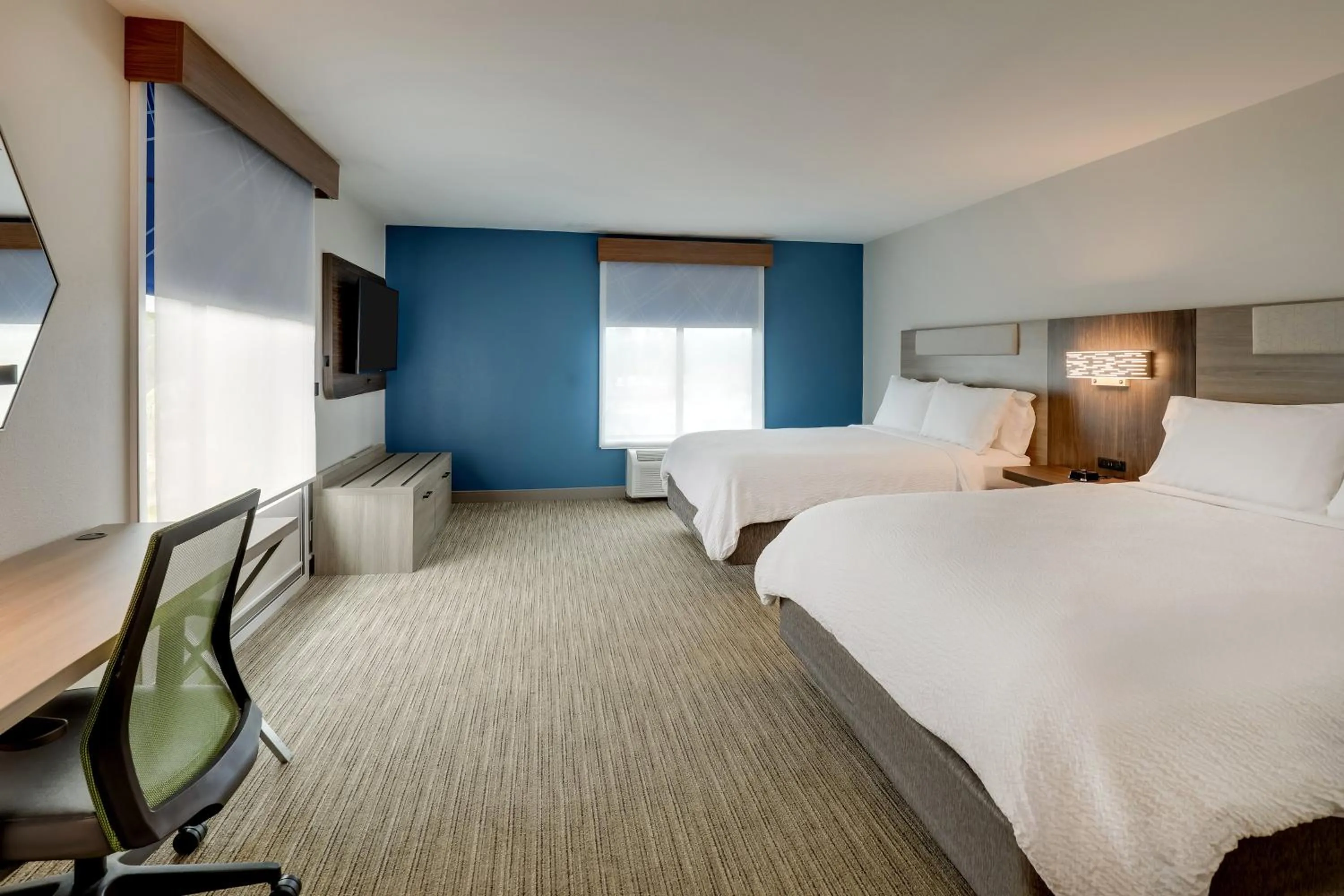Photo of the whole room, Bed in Holiday Inn Express Hotel & Suites Hinesville by IHG