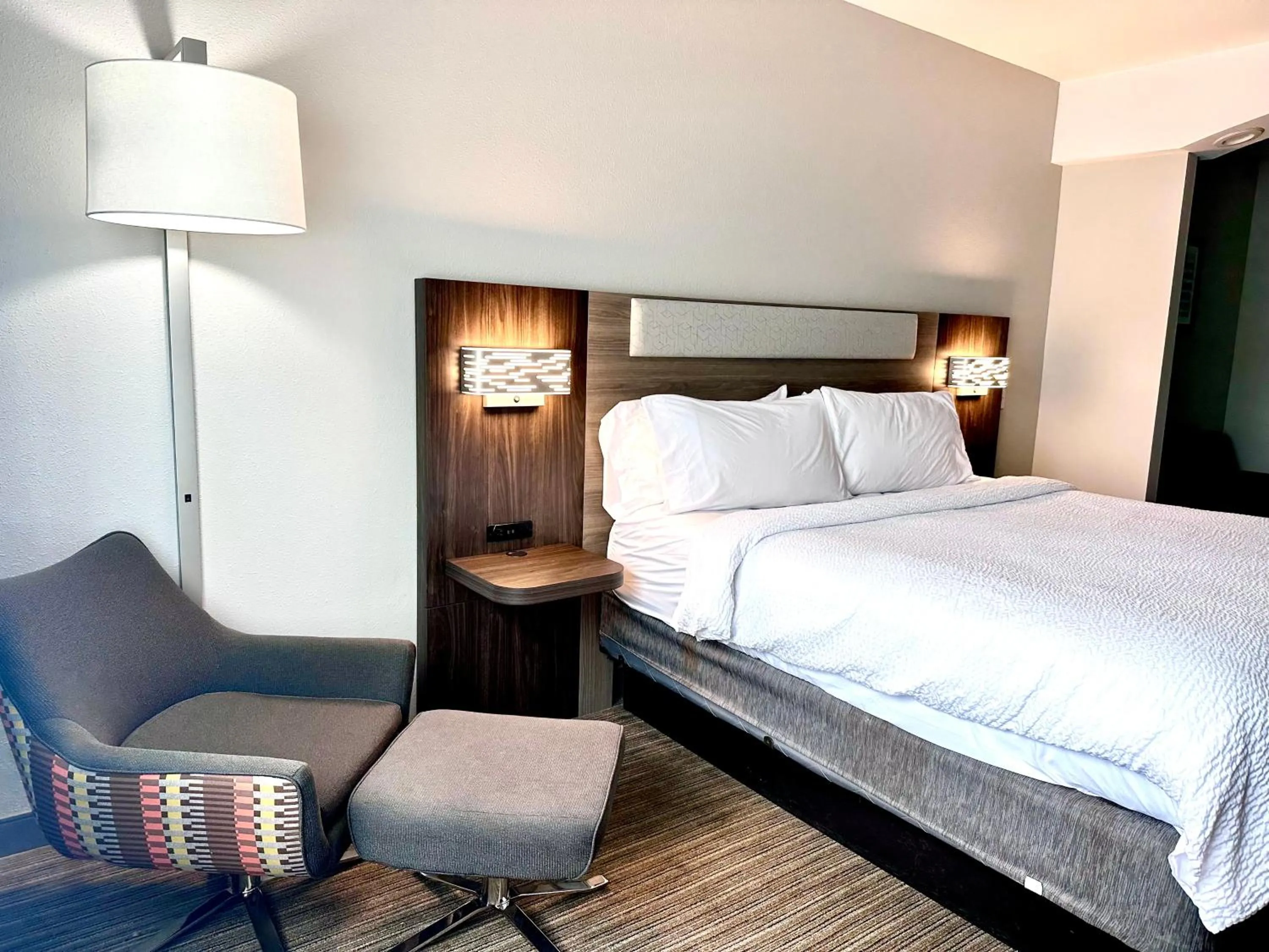 Bed in Holiday Inn Express Hotel & Suites Hinesville by IHG