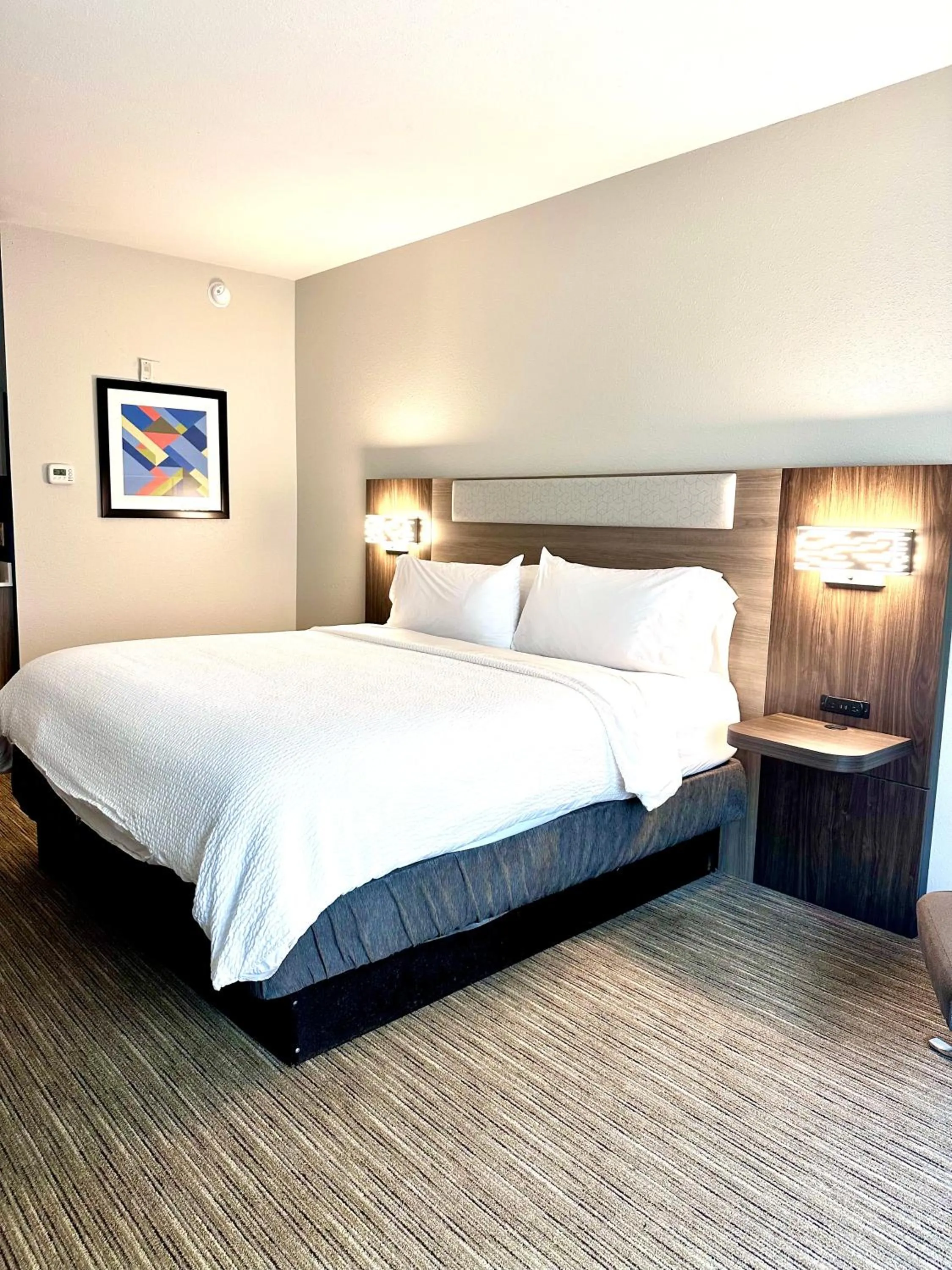 Bed in Holiday Inn Express Hotel & Suites Hinesville by IHG