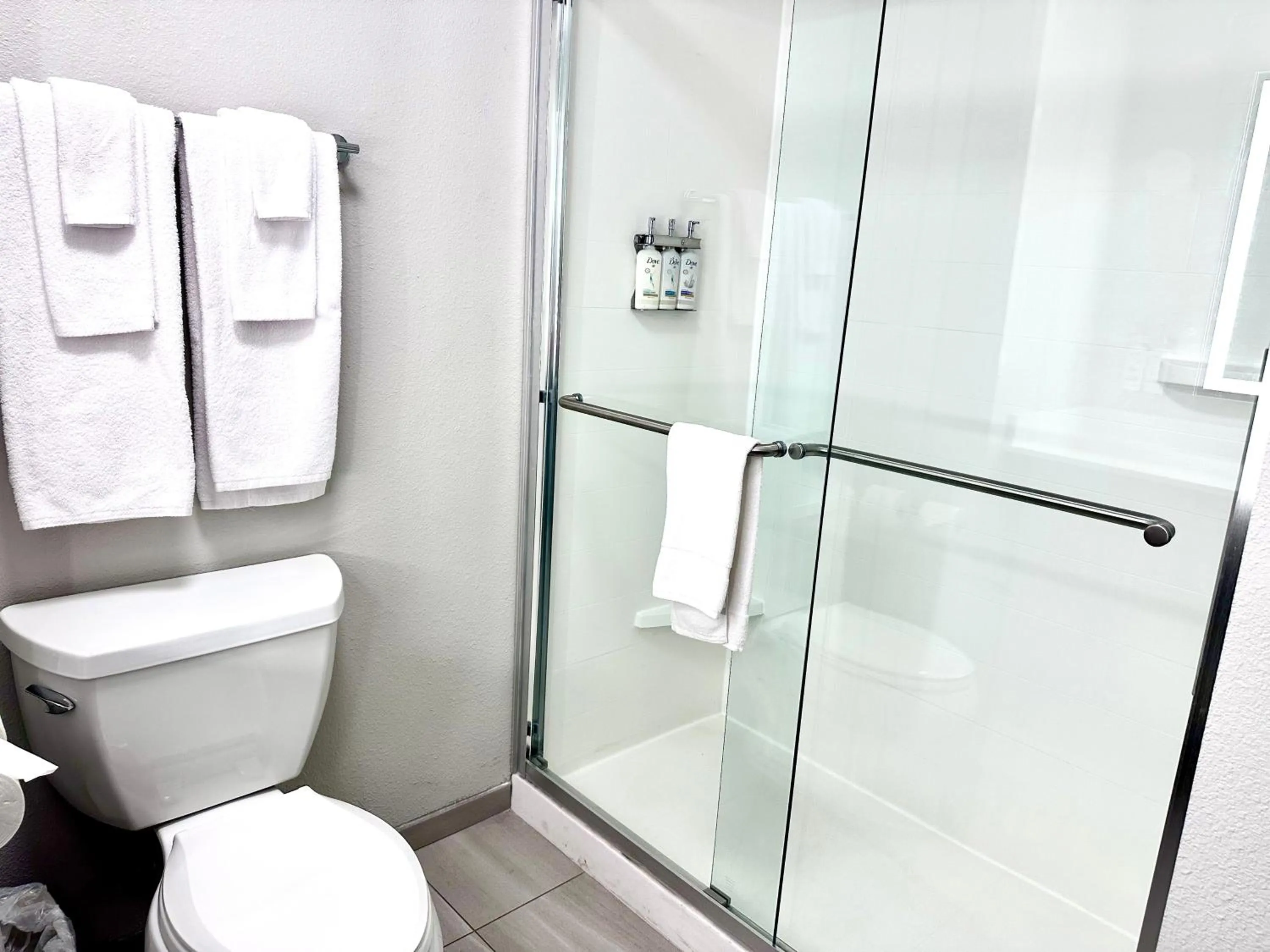 Shower in Holiday Inn Express Hotel & Suites Hinesville by IHG