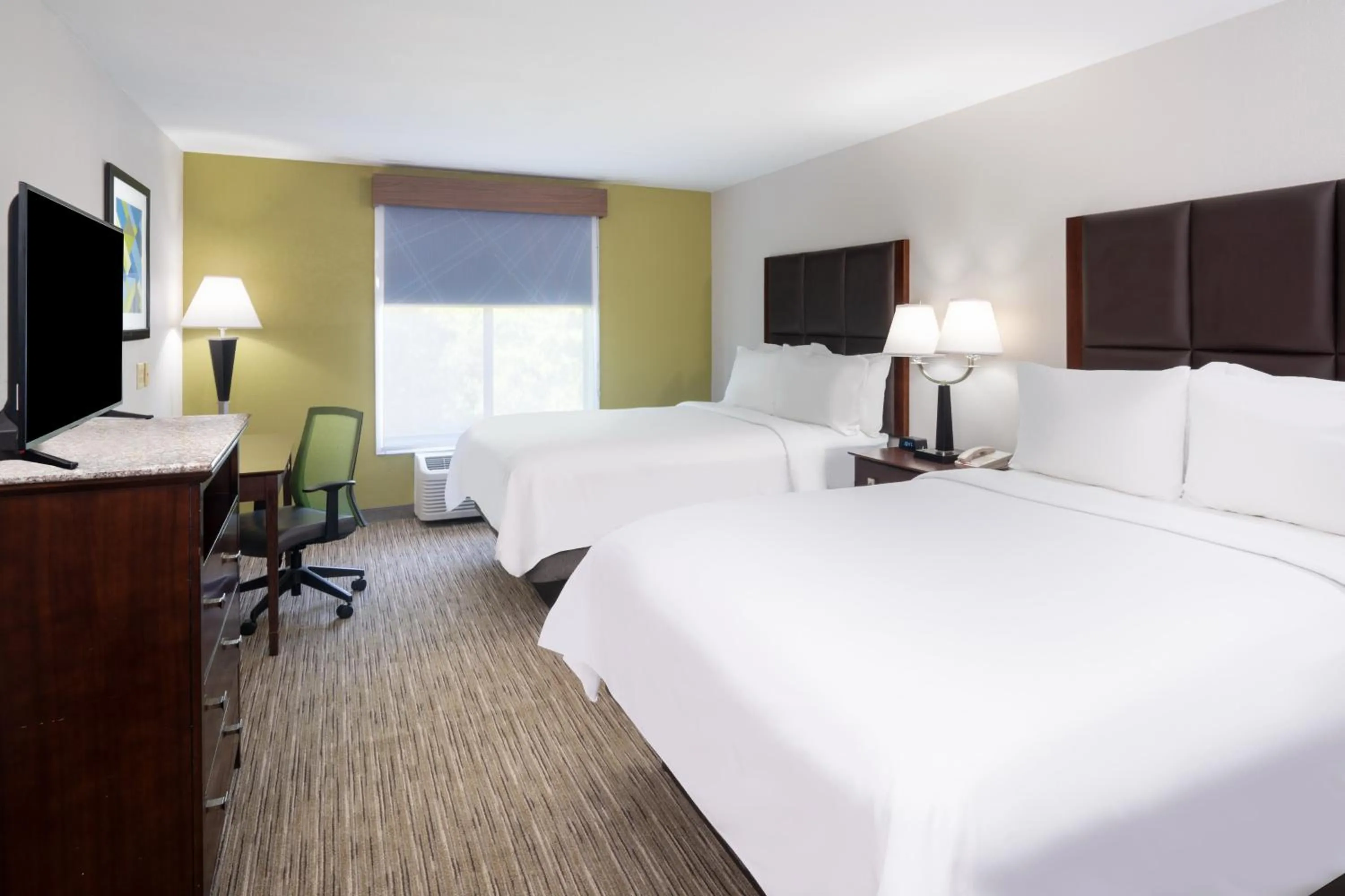 Photo of the whole room, Bed in Holiday Inn Express Hotel & Suites Hinesville by IHG