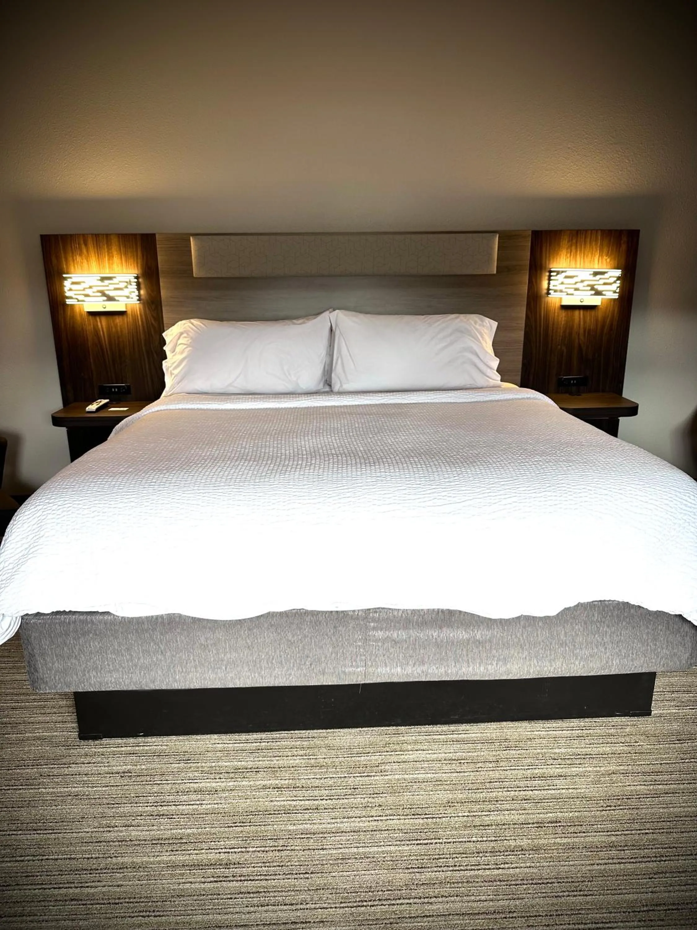 Bed in Holiday Inn Express Hotel & Suites Hinesville by IHG