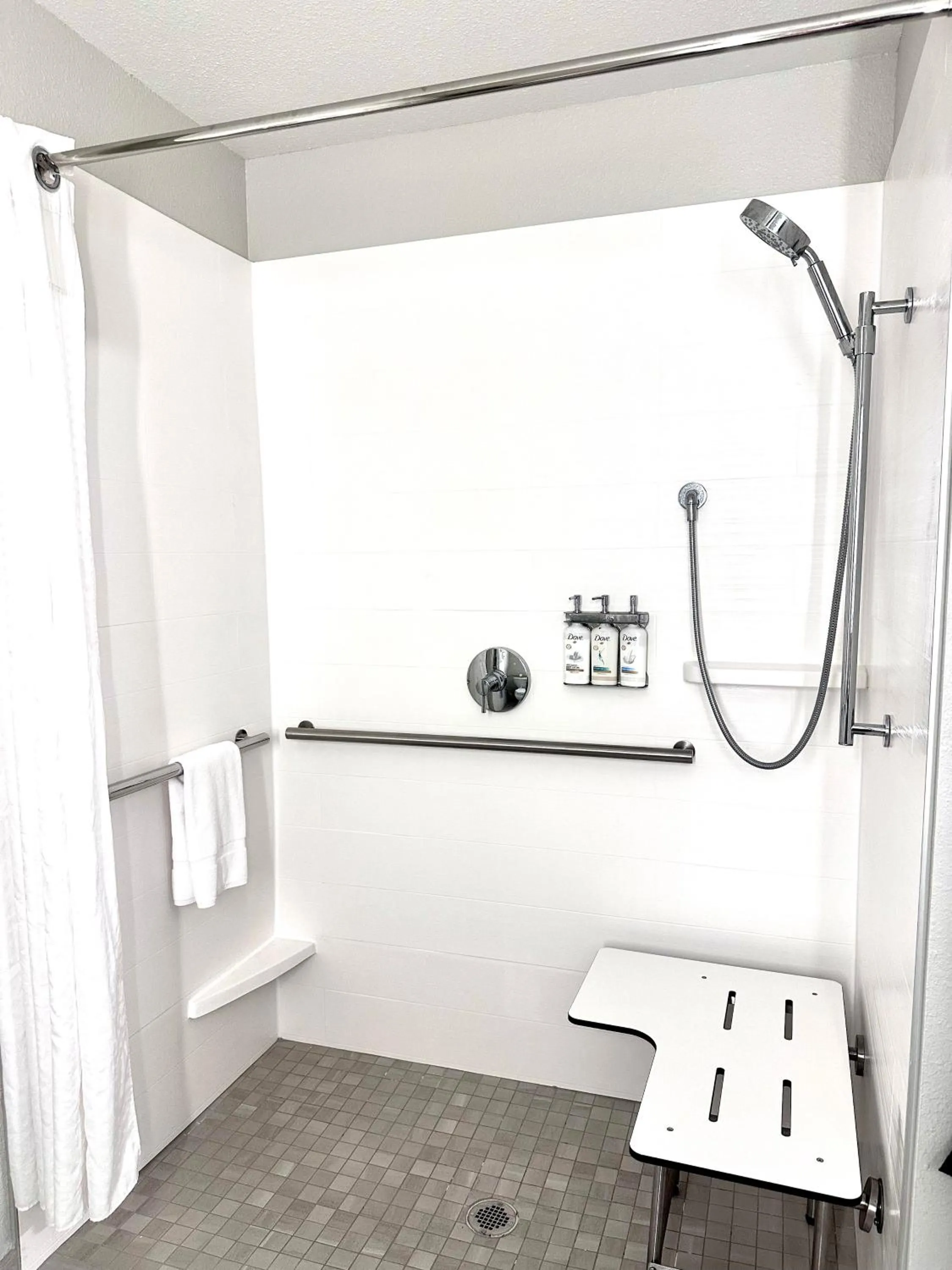 Shower in Holiday Inn Express Hotel & Suites Hinesville by IHG