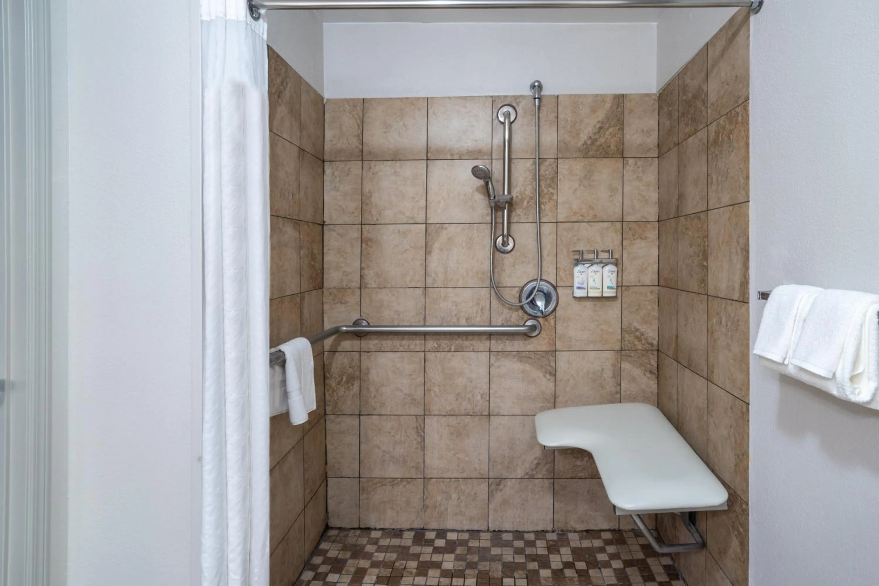 Bathroom in Holiday Inn Express Hotel & Suites Hinesville by IHG