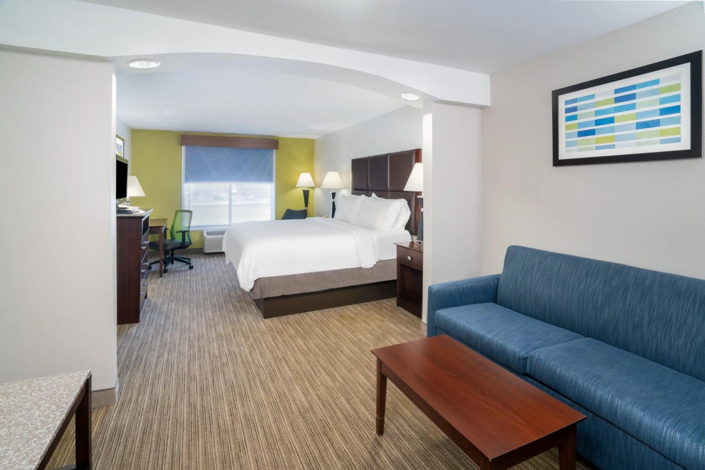 Photo of the whole room, Bed in Holiday Inn Express Hotel & Suites Hinesville by IHG
