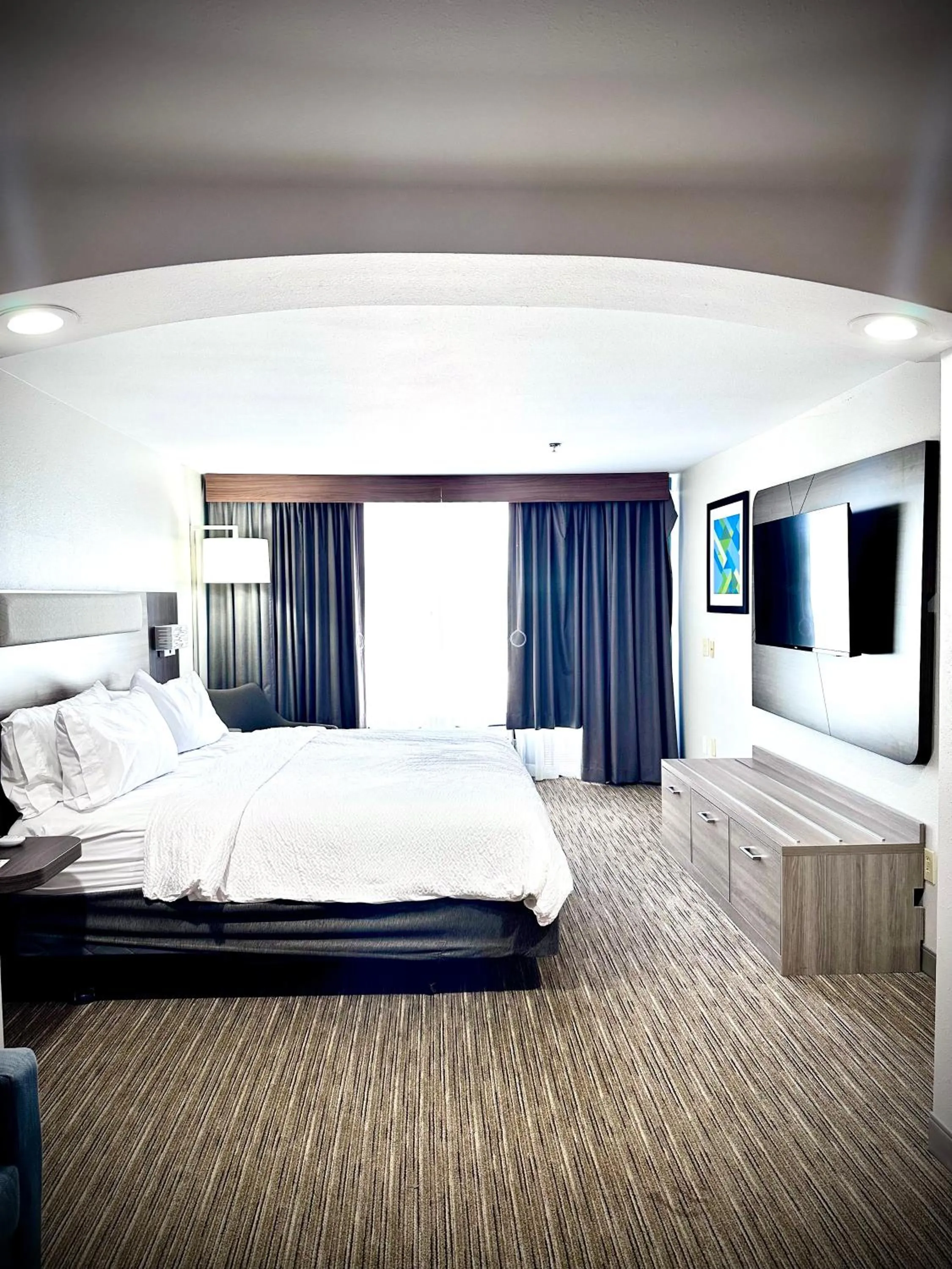 Bed in Holiday Inn Express Hotel & Suites Hinesville by IHG