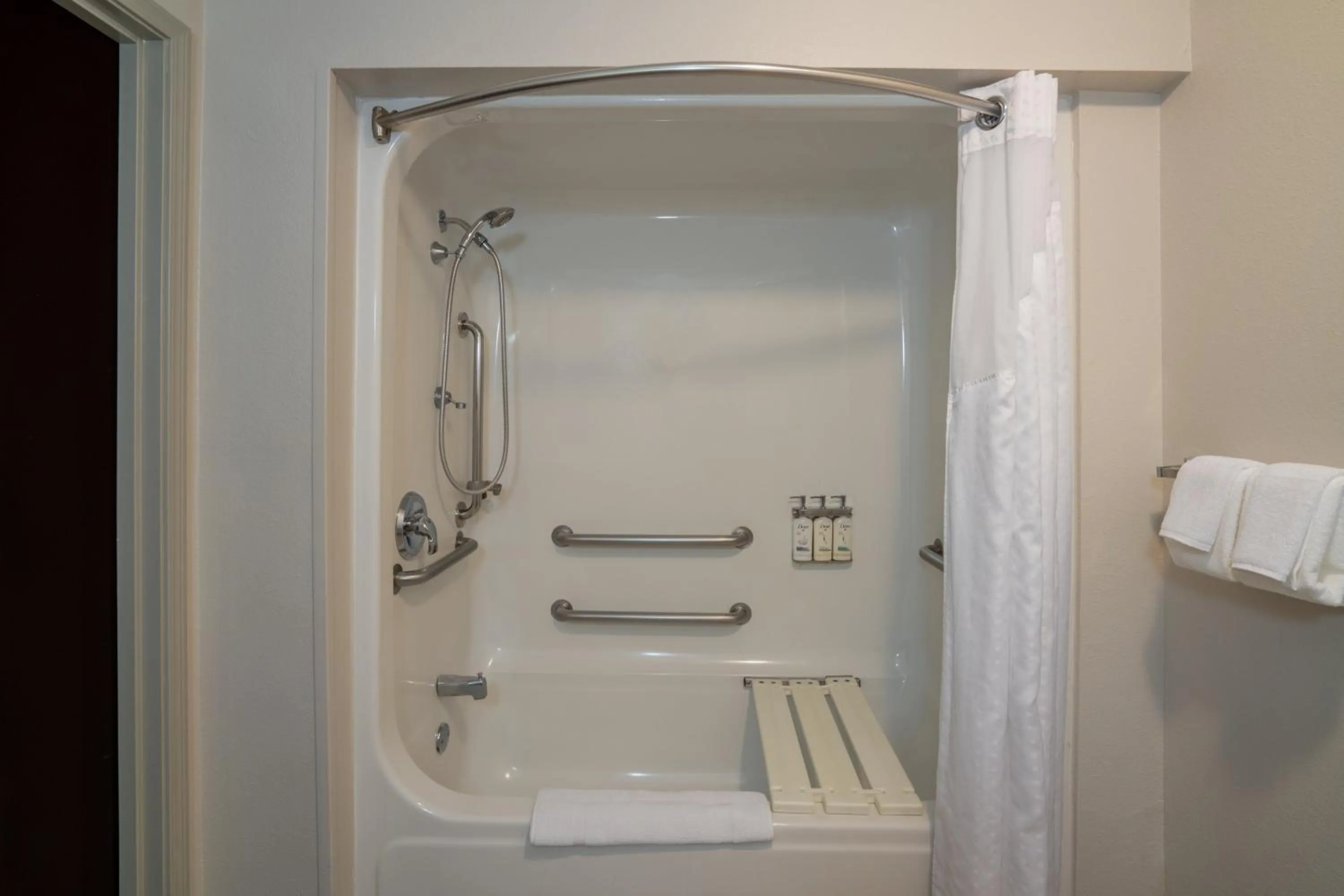 Bathroom in Holiday Inn Express Hotel & Suites Hinesville by IHG