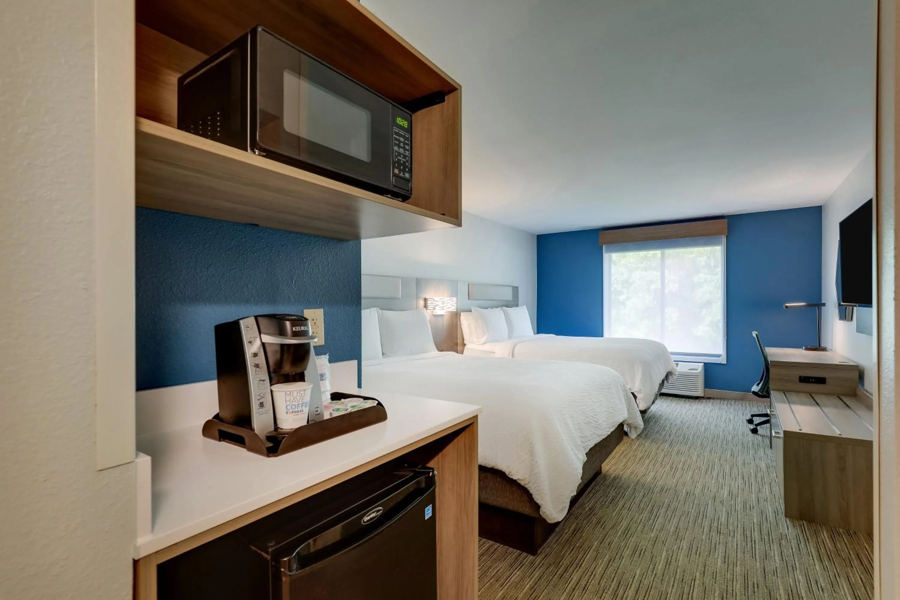 Photo of the whole room, Bed in Holiday Inn Express Hotel & Suites Hinesville by IHG