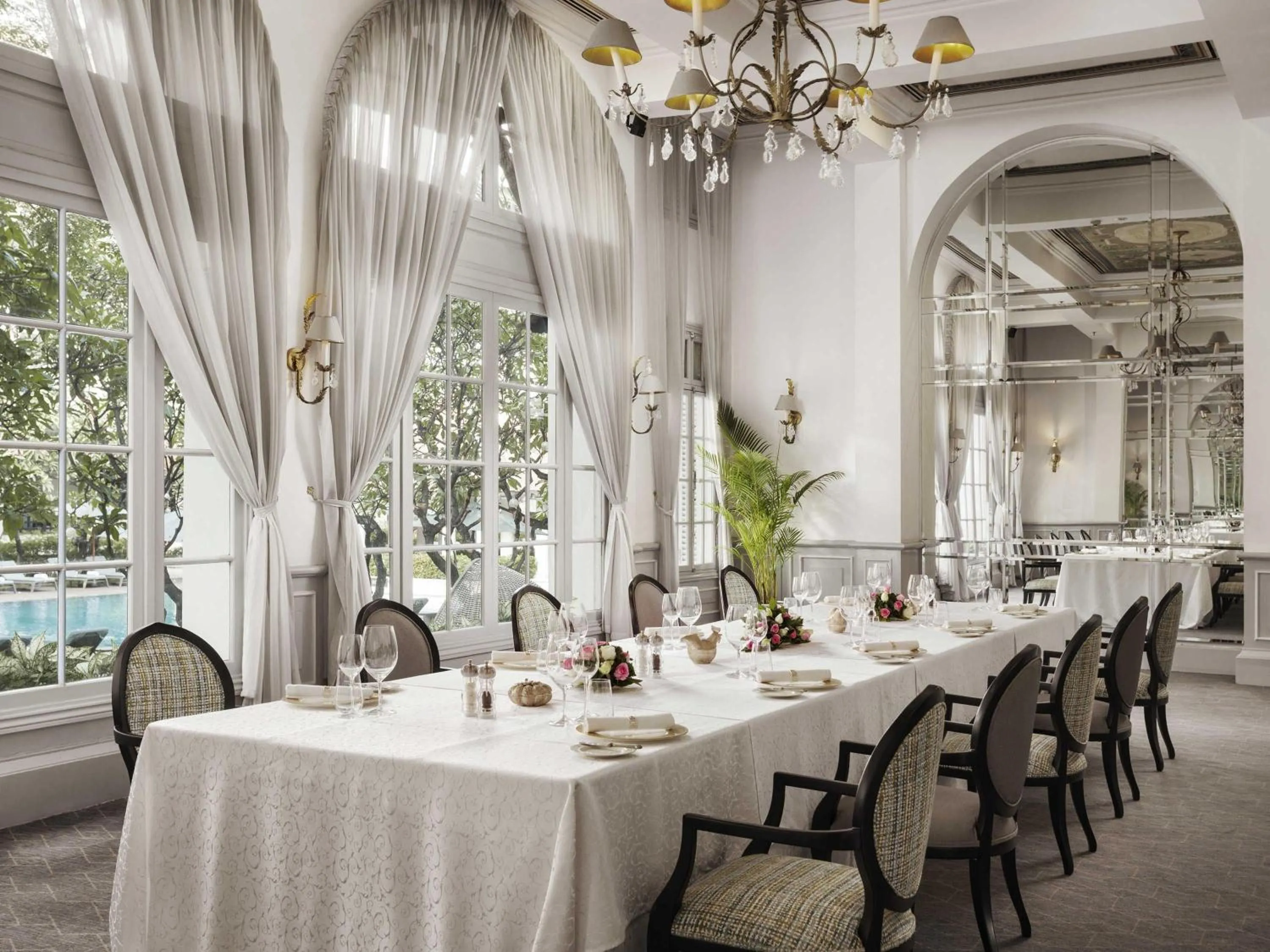 Restaurant/places to eat in Raffles Hotel Le Royal