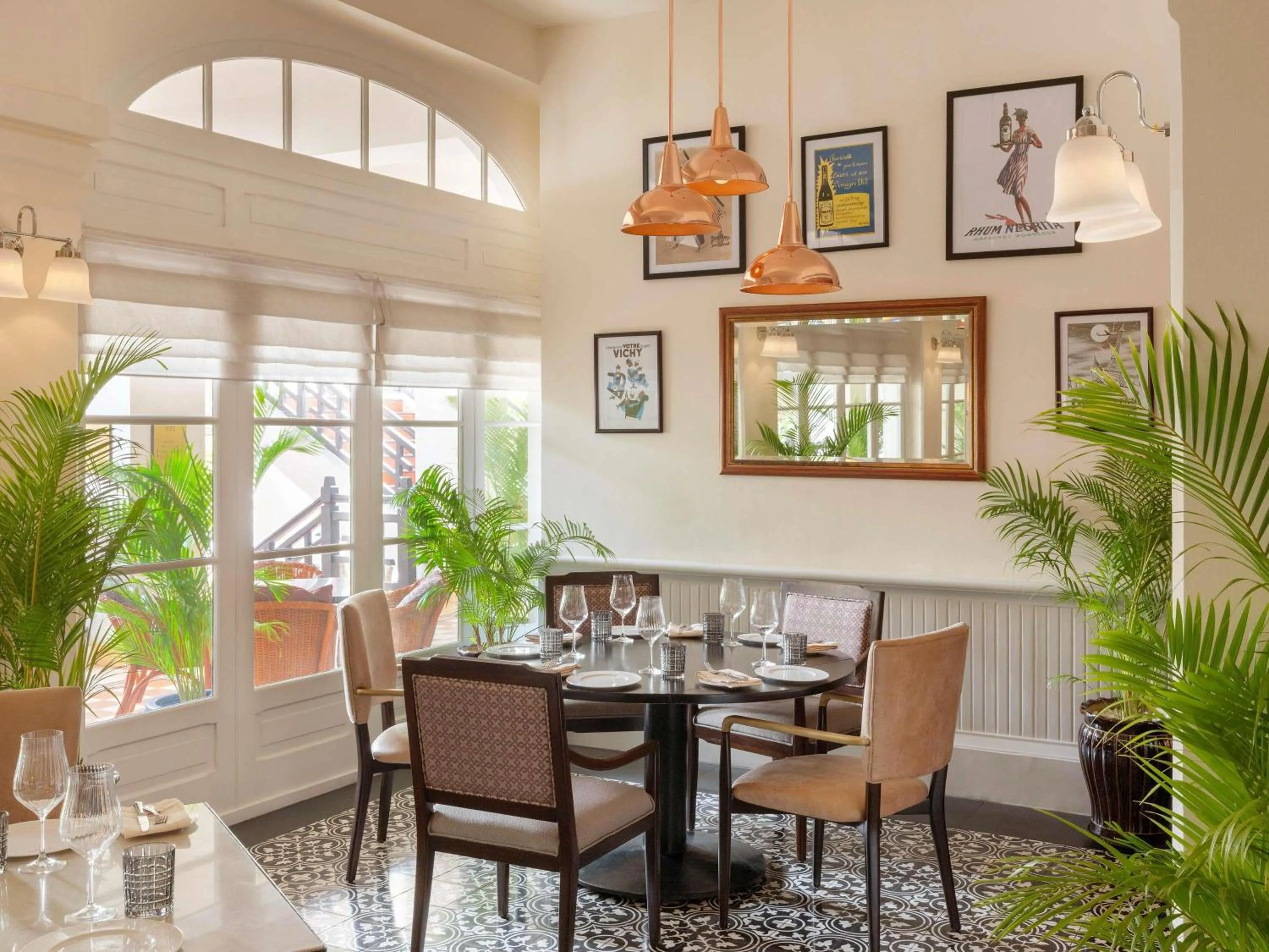 Restaurant/places to eat in Raffles Hotel Le Royal