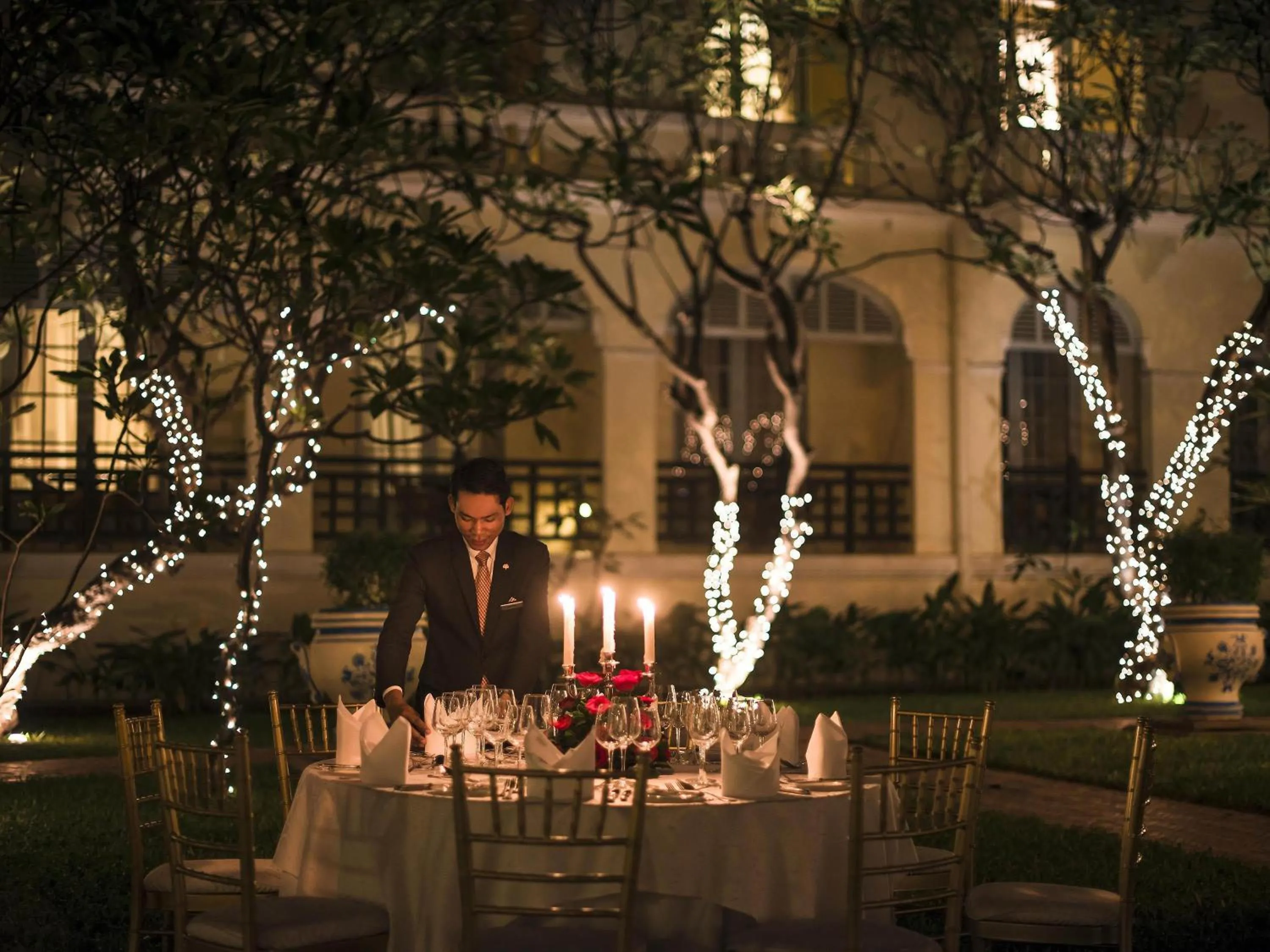 wedding in Raffles Hotel Le Royal