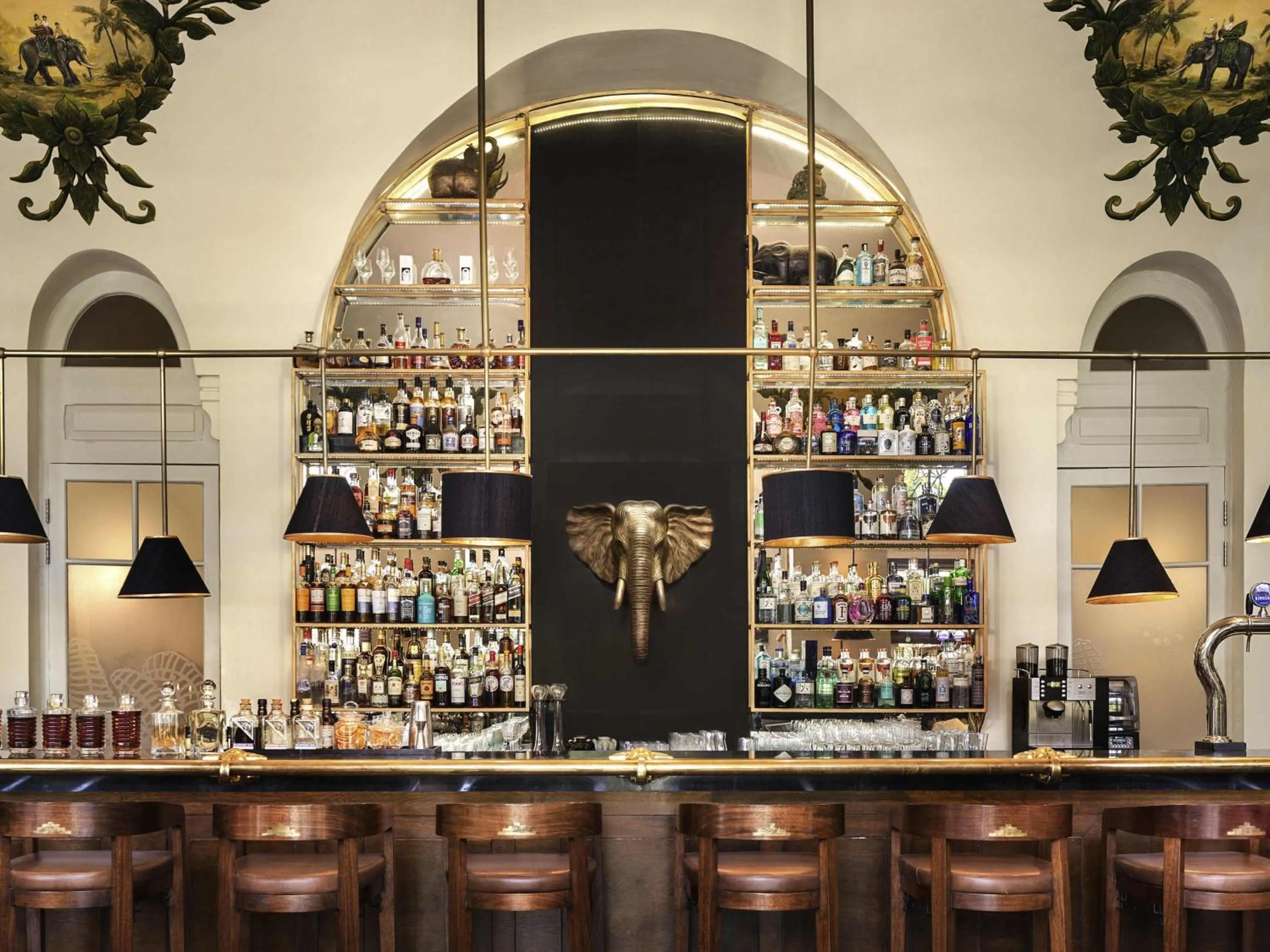 Lounge or bar in Raffles Hotel Le Royal