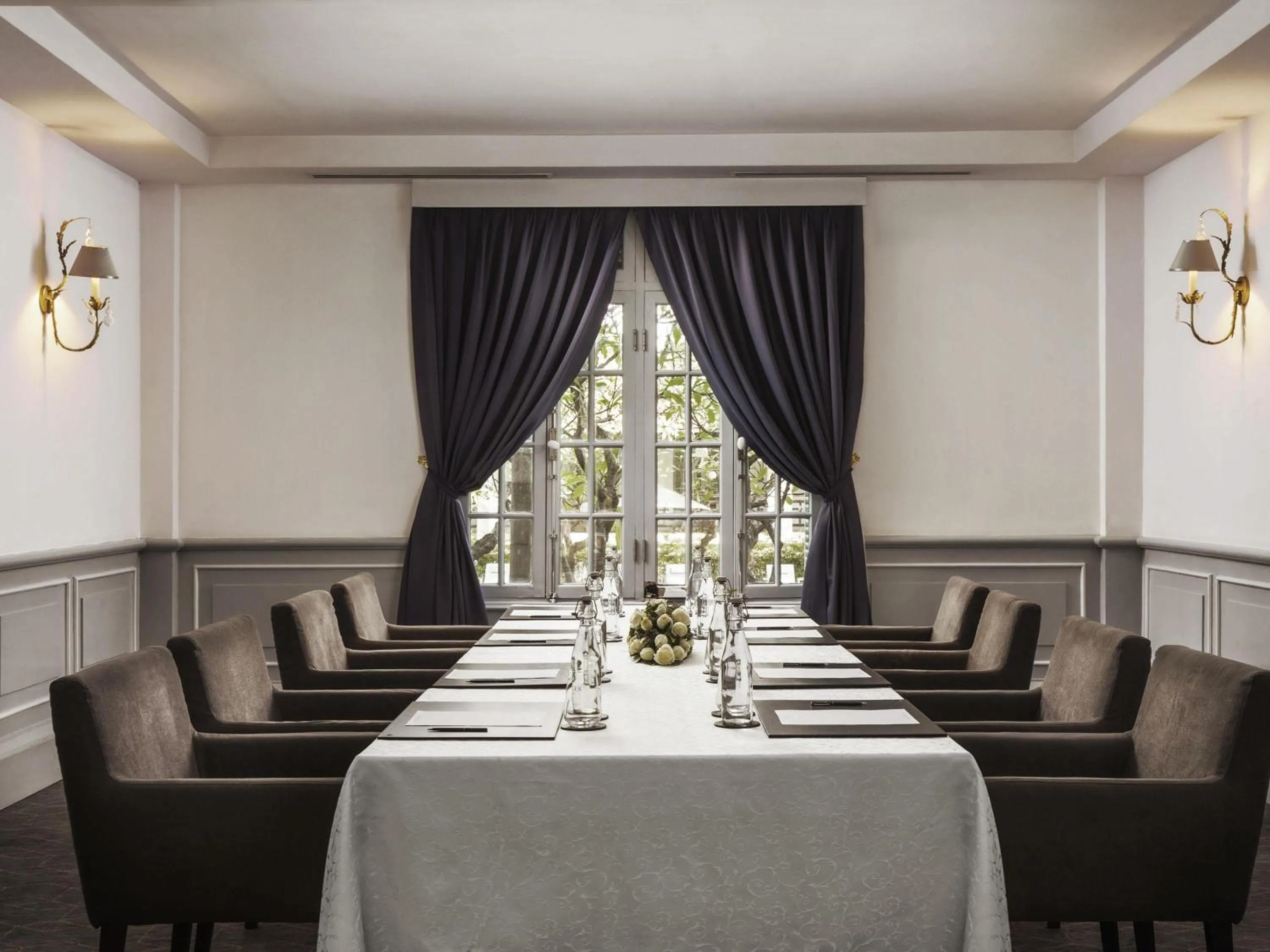 Meeting/conference room in Raffles Hotel Le Royal
