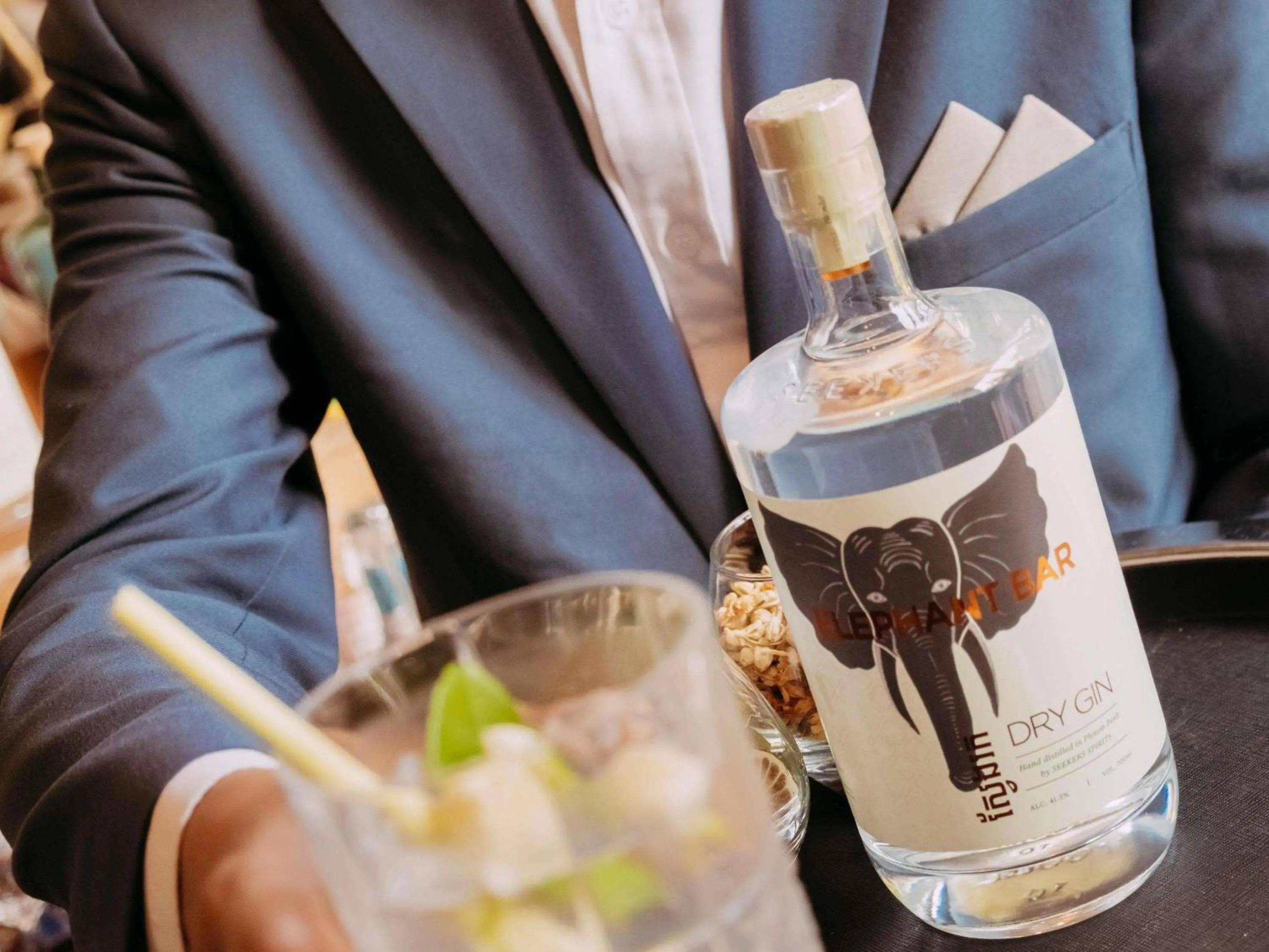 Lounge or bar in Raffles Hotel Le Royal