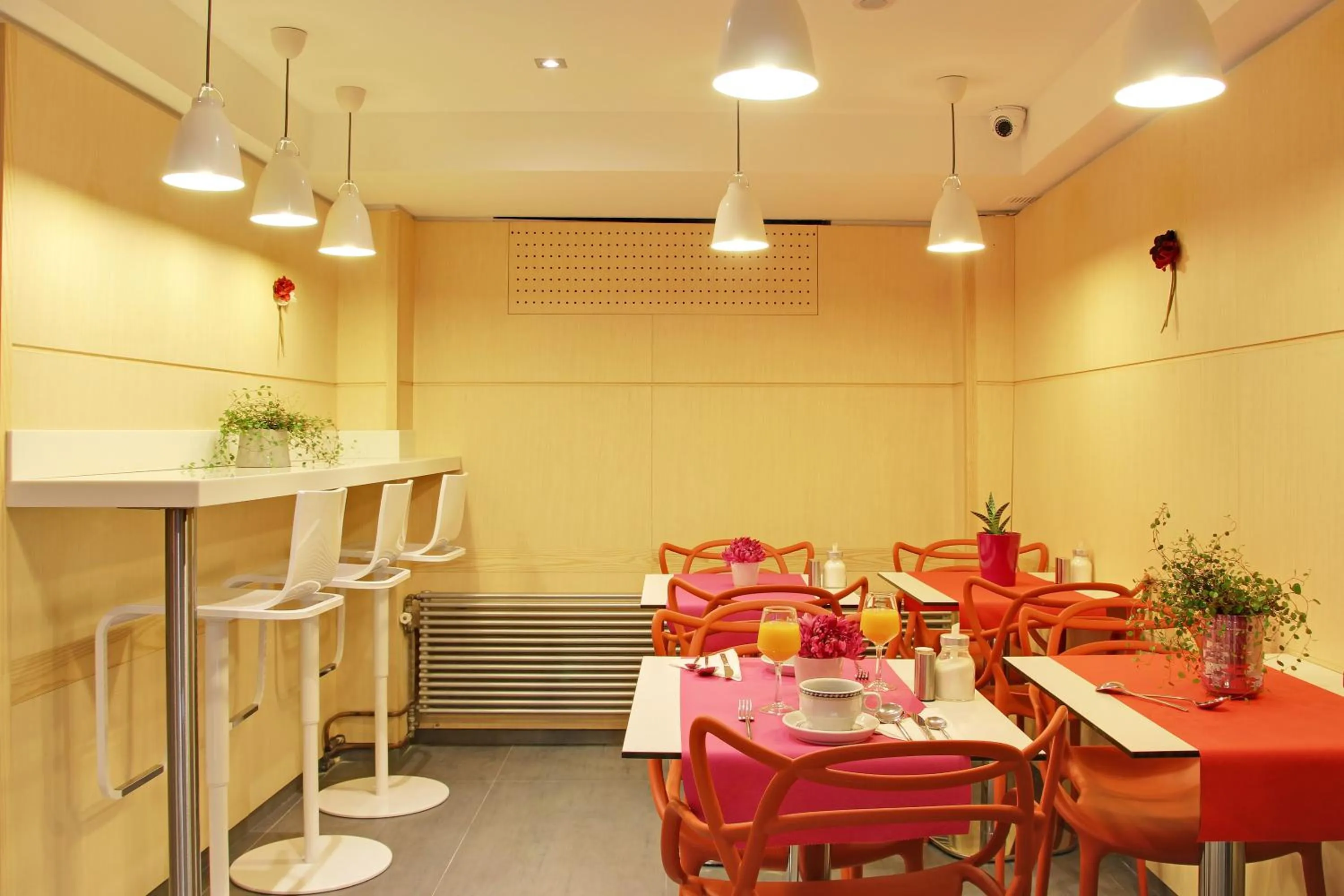 Restaurant/places to eat in Hotel Alhambra