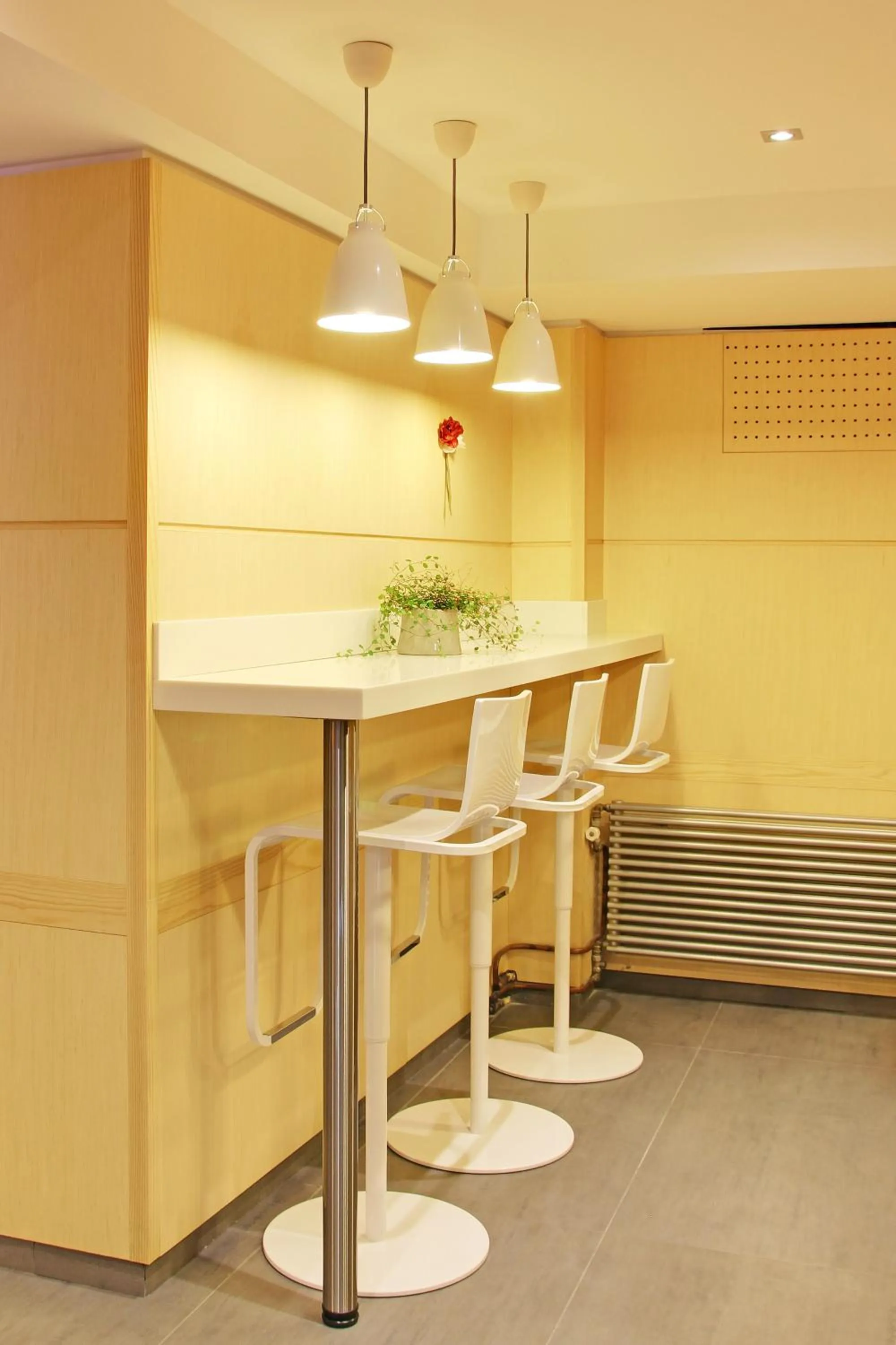 Restaurant/places to eat in Hotel Alhambra