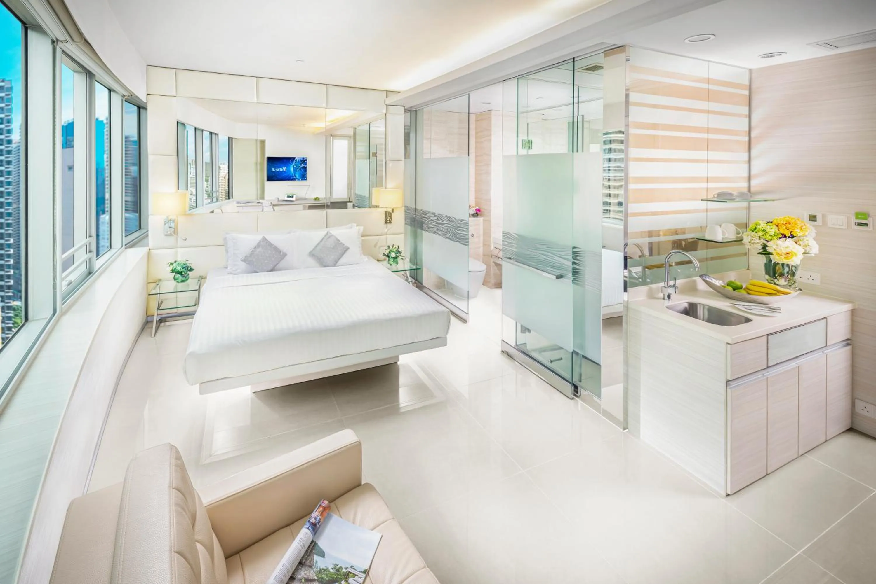 Photo of the whole room, Bed in iclub Wan Chai Hotel