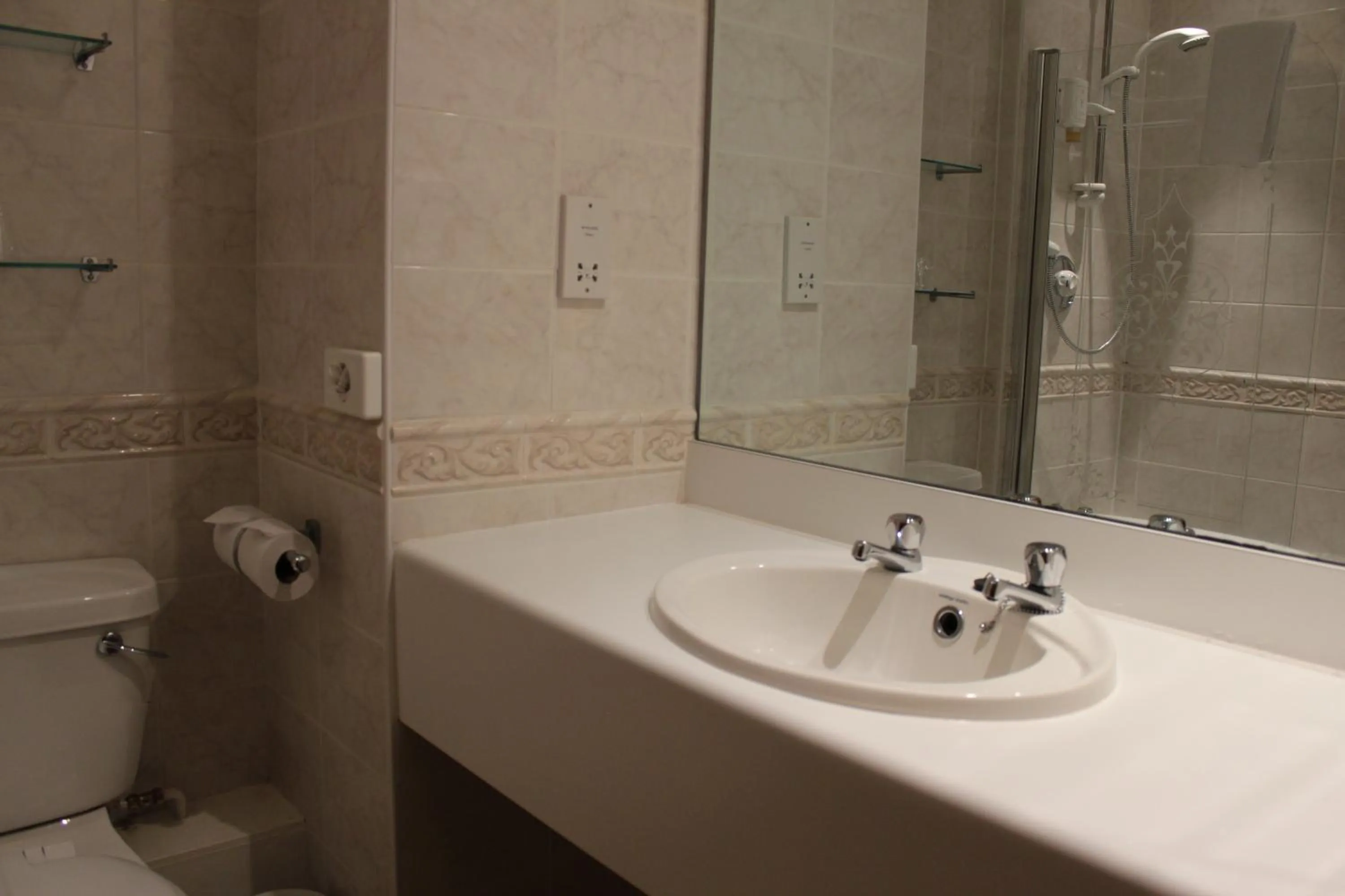 Bathroom in The Devil's Punchbowl Hotel