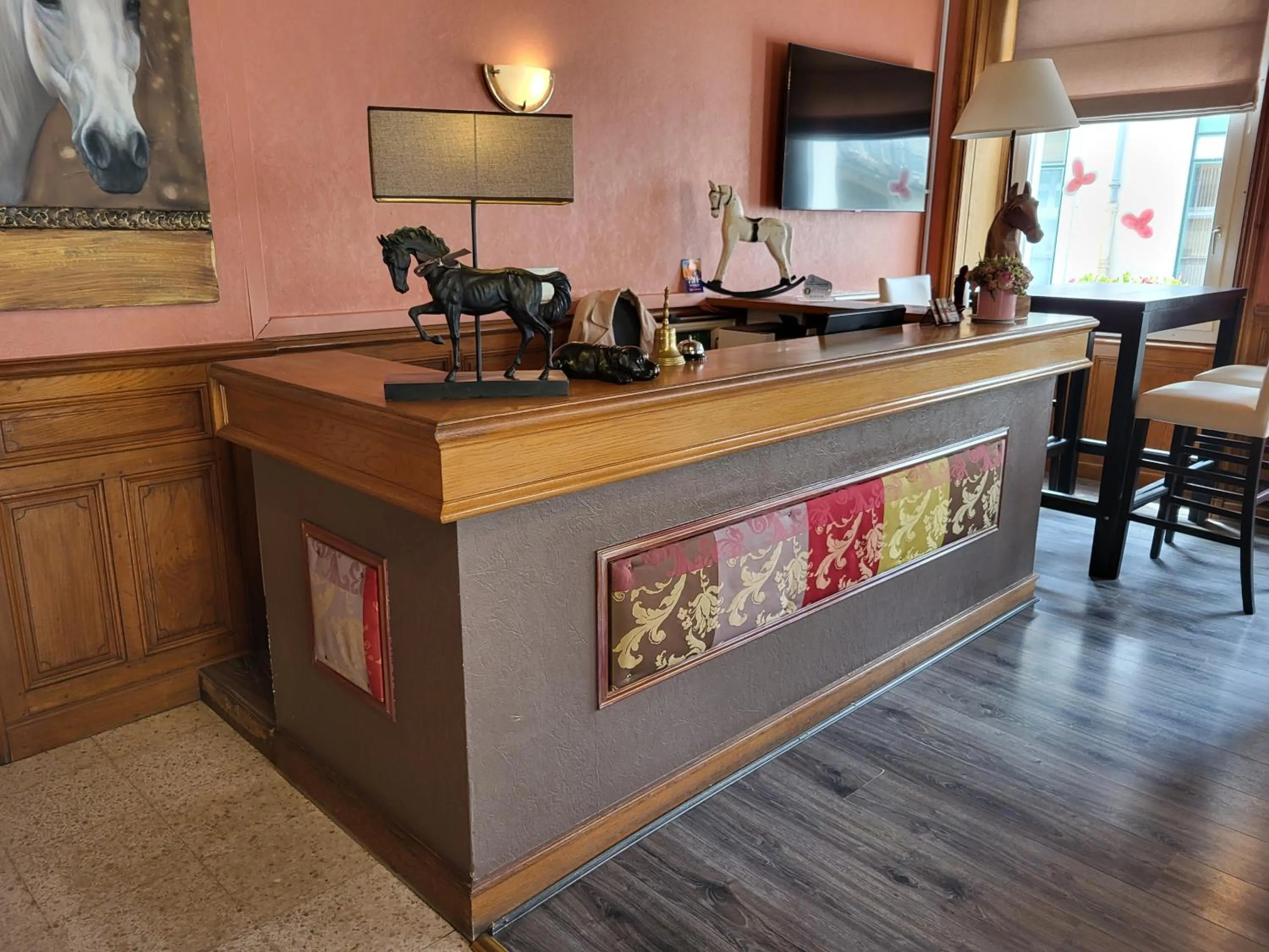 Property building in Logis Hôtel Restaurant de France