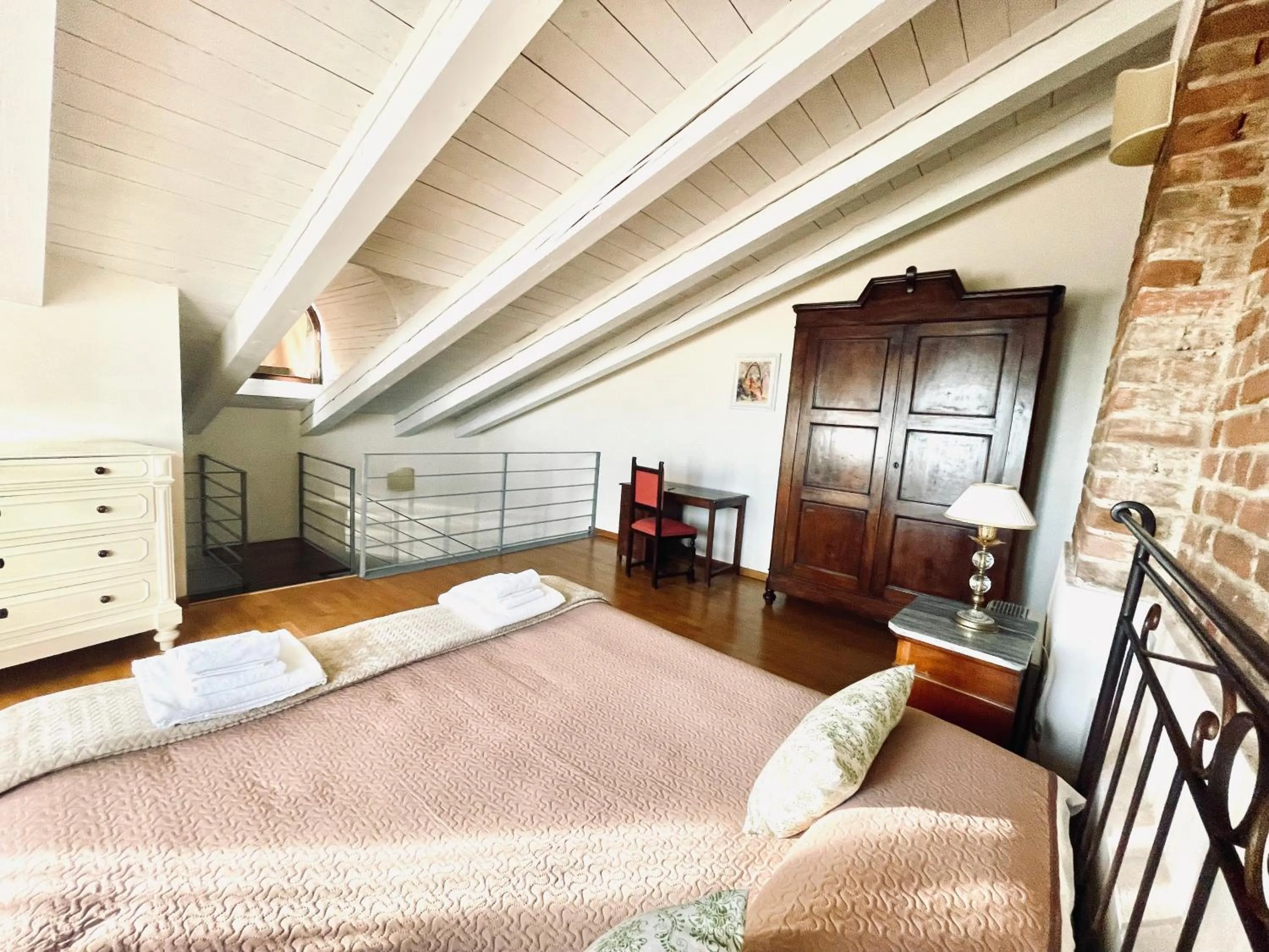 Bed in Relais Palazzo Paleologi Sec.XIV