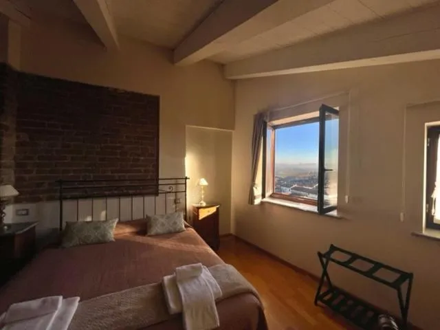 Bed in Relais Palazzo Paleologi Sec.XIV