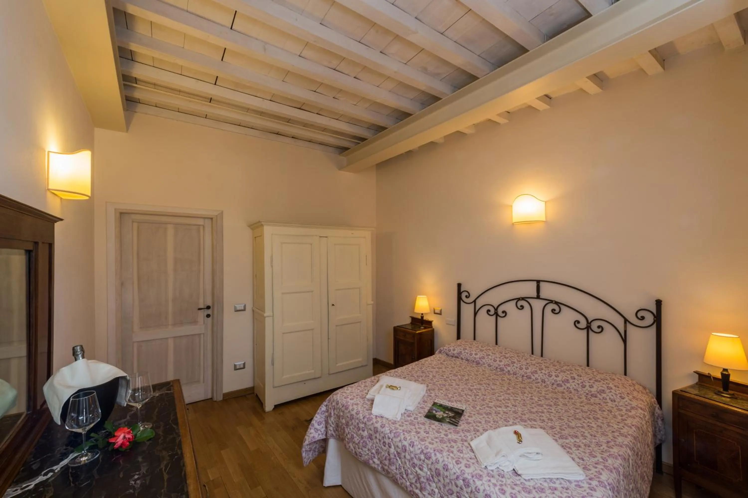 Bedroom, Bed in Relais Palazzo Paleologi Sec.XIV