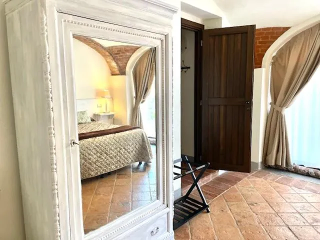 Bed in Relais Palazzo Paleologi Sec.XIV