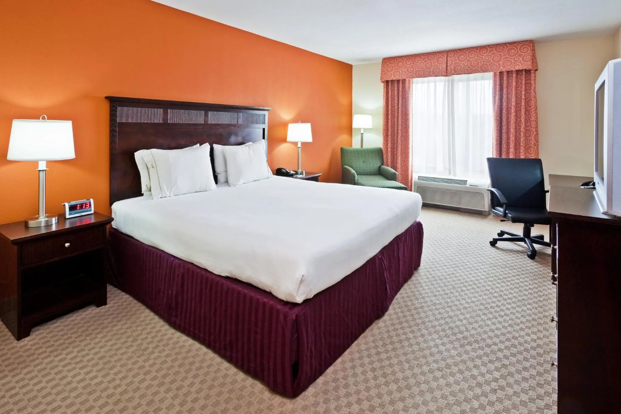 Photo of the whole room, Bed in Holiday Inn Express & Suites Chattanooga-Hixson by IHG