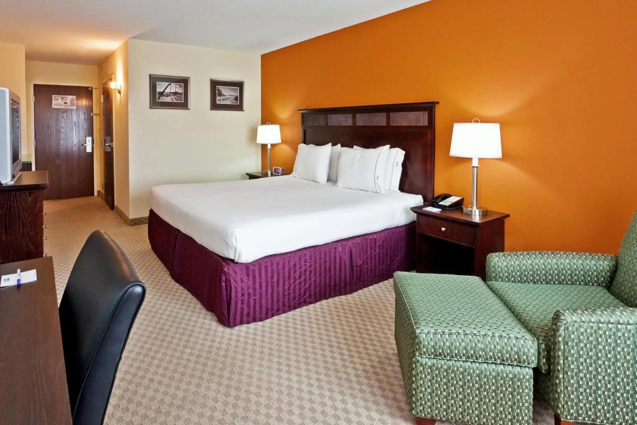 Photo of the whole room, Bed in Holiday Inn Express & Suites Chattanooga-Hixson by IHG
