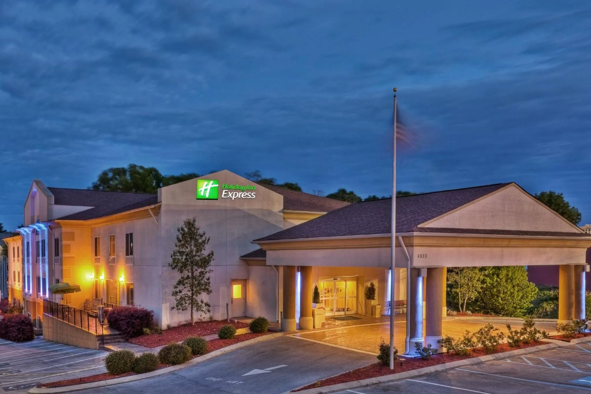Property building in Holiday Inn Express & Suites Chattanooga-Hixson by IHG