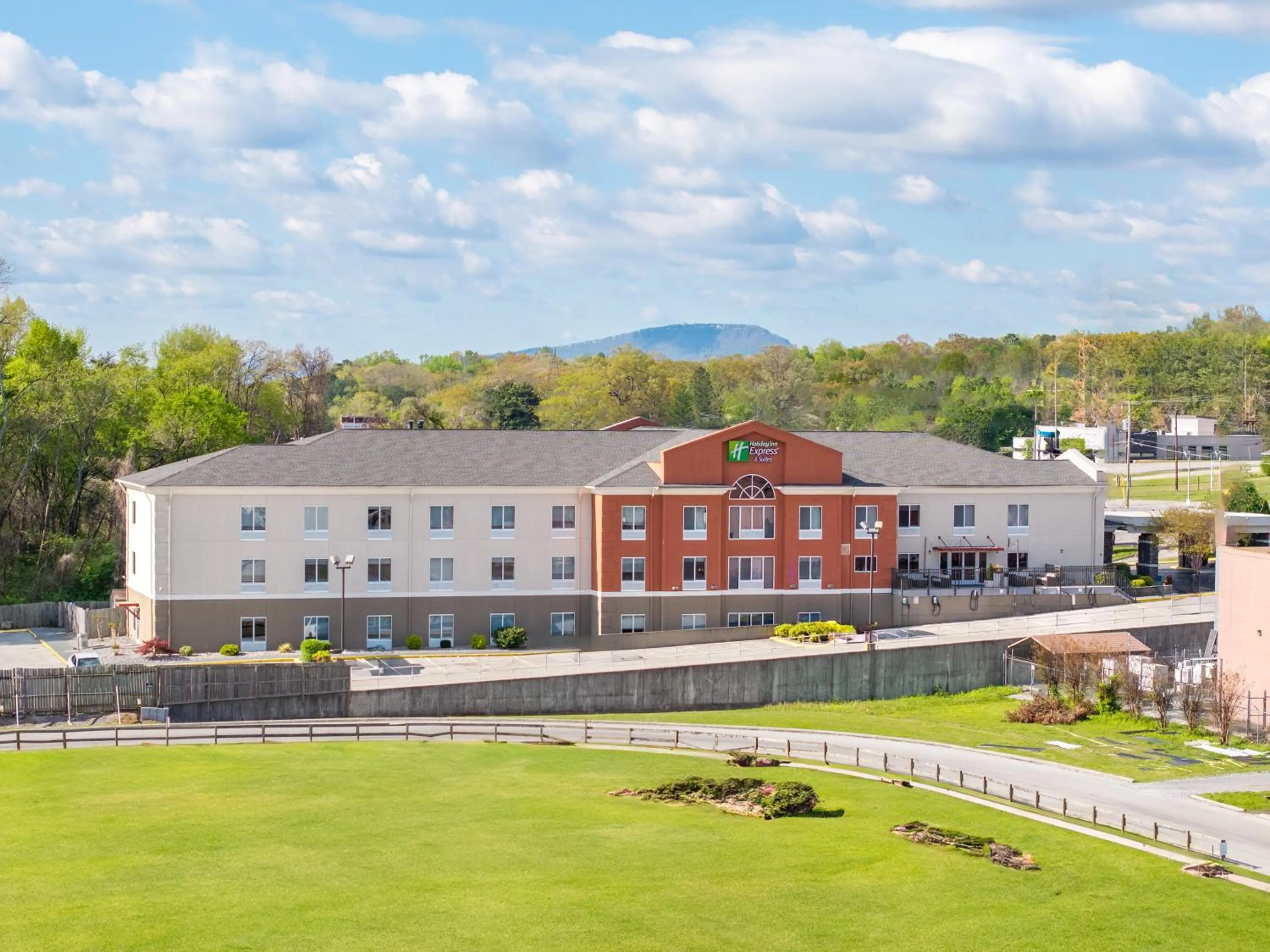 Property building in Holiday Inn Express & Suites Chattanooga-Hixson by IHG