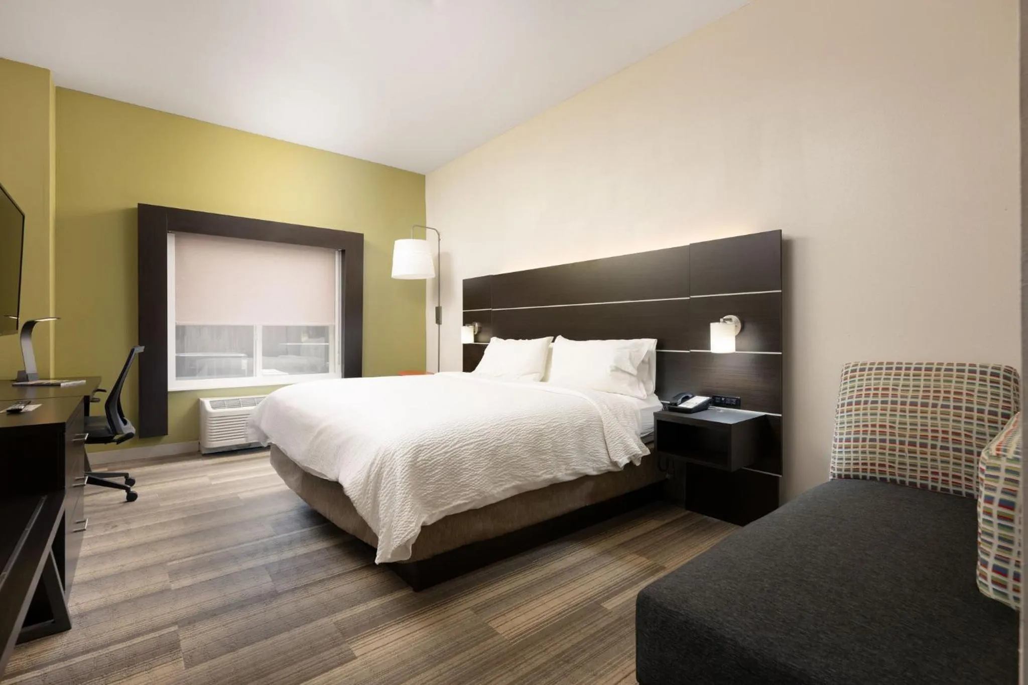 Photo of the whole room, Bed in Holiday Inn Express & Suites Chattanooga-Hixson by IHG