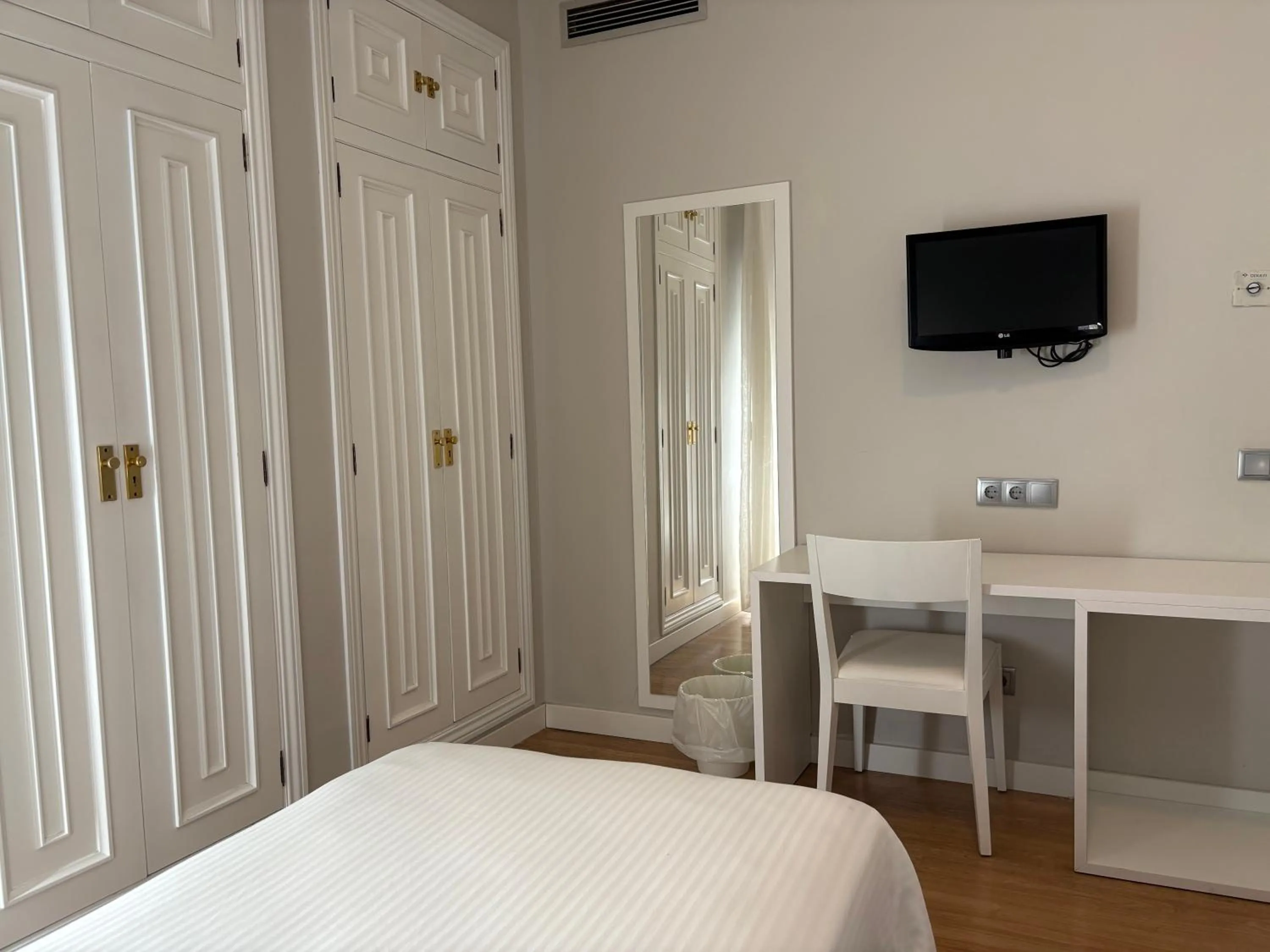 TV and multimedia, Bed in Hotel Amefa