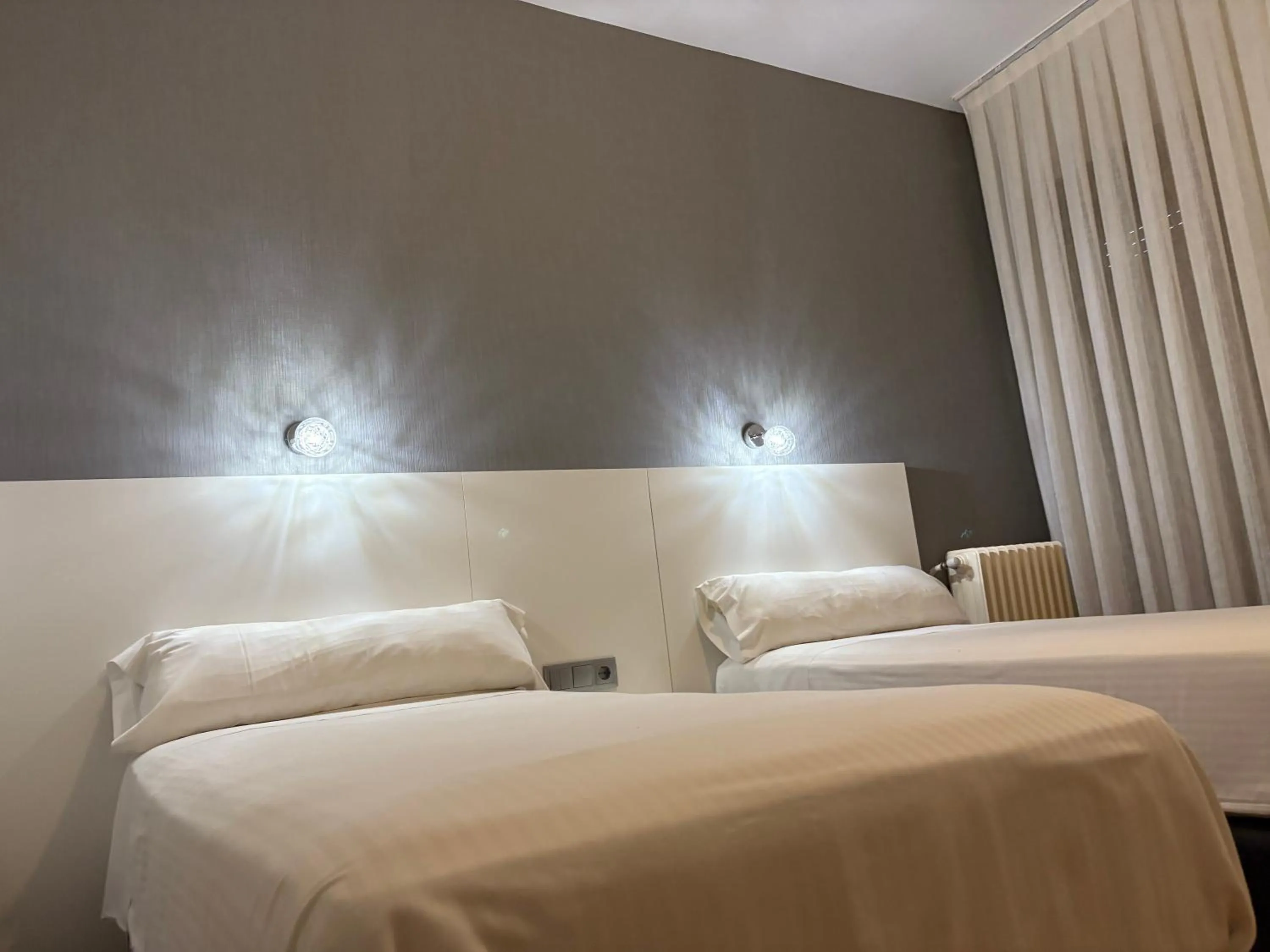 Bedroom, Bed in Hotel Amefa